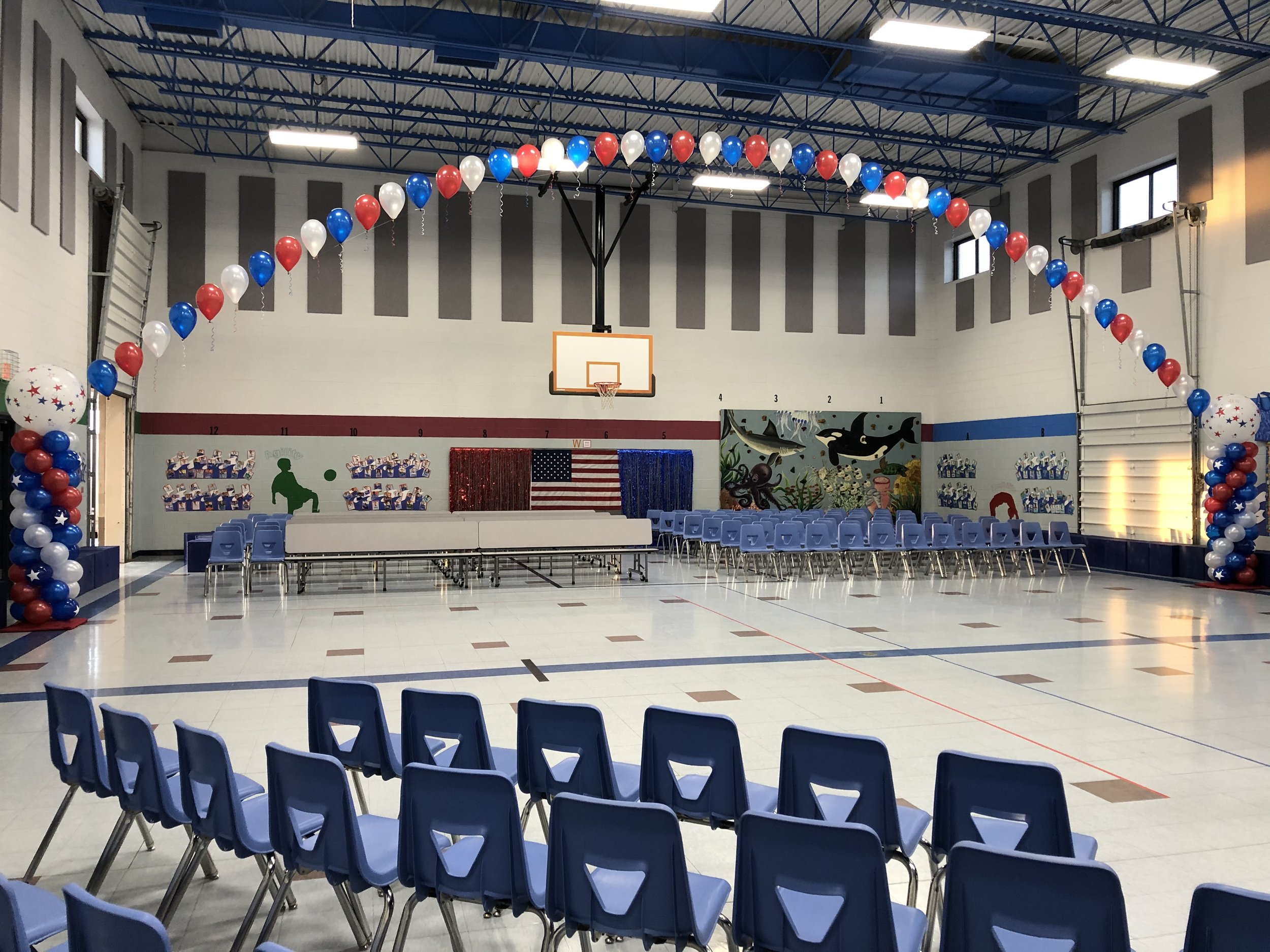 school event balloon arch