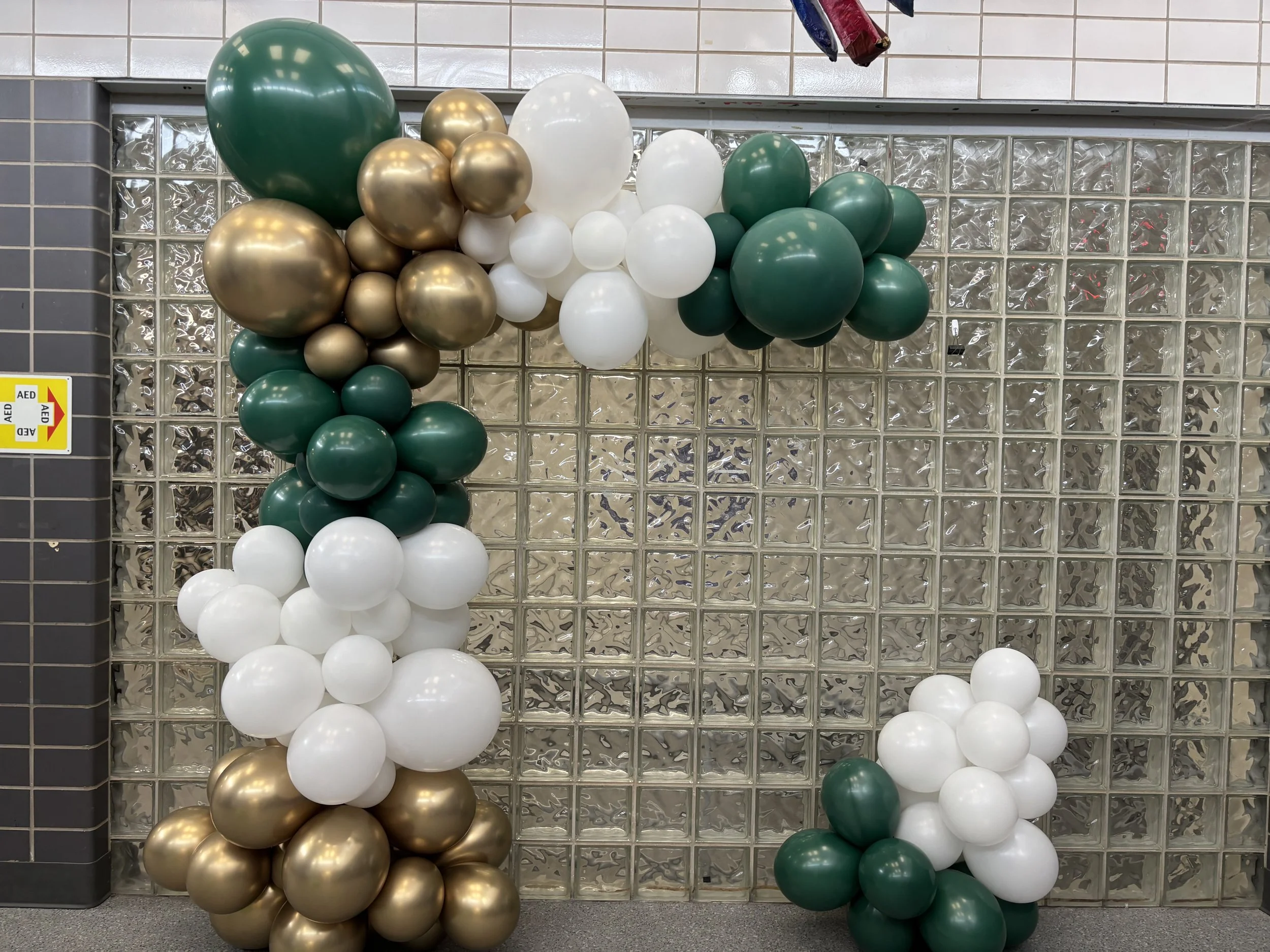 St Patricks balloon garland