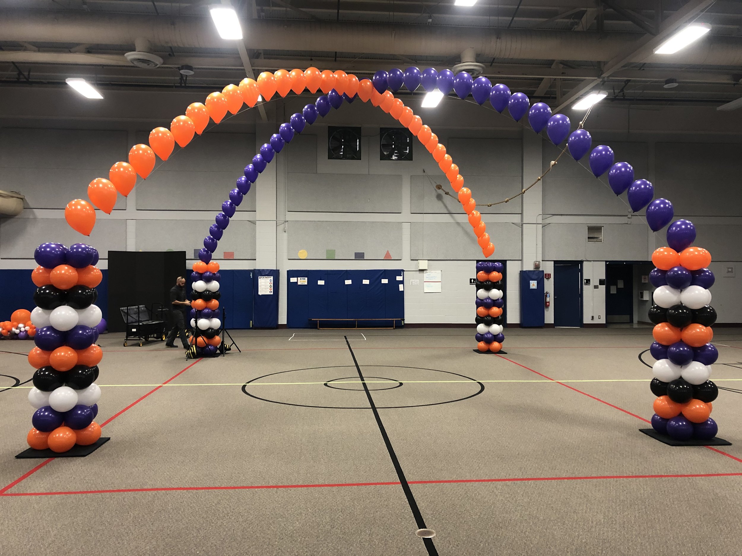 dance floor balloon arch