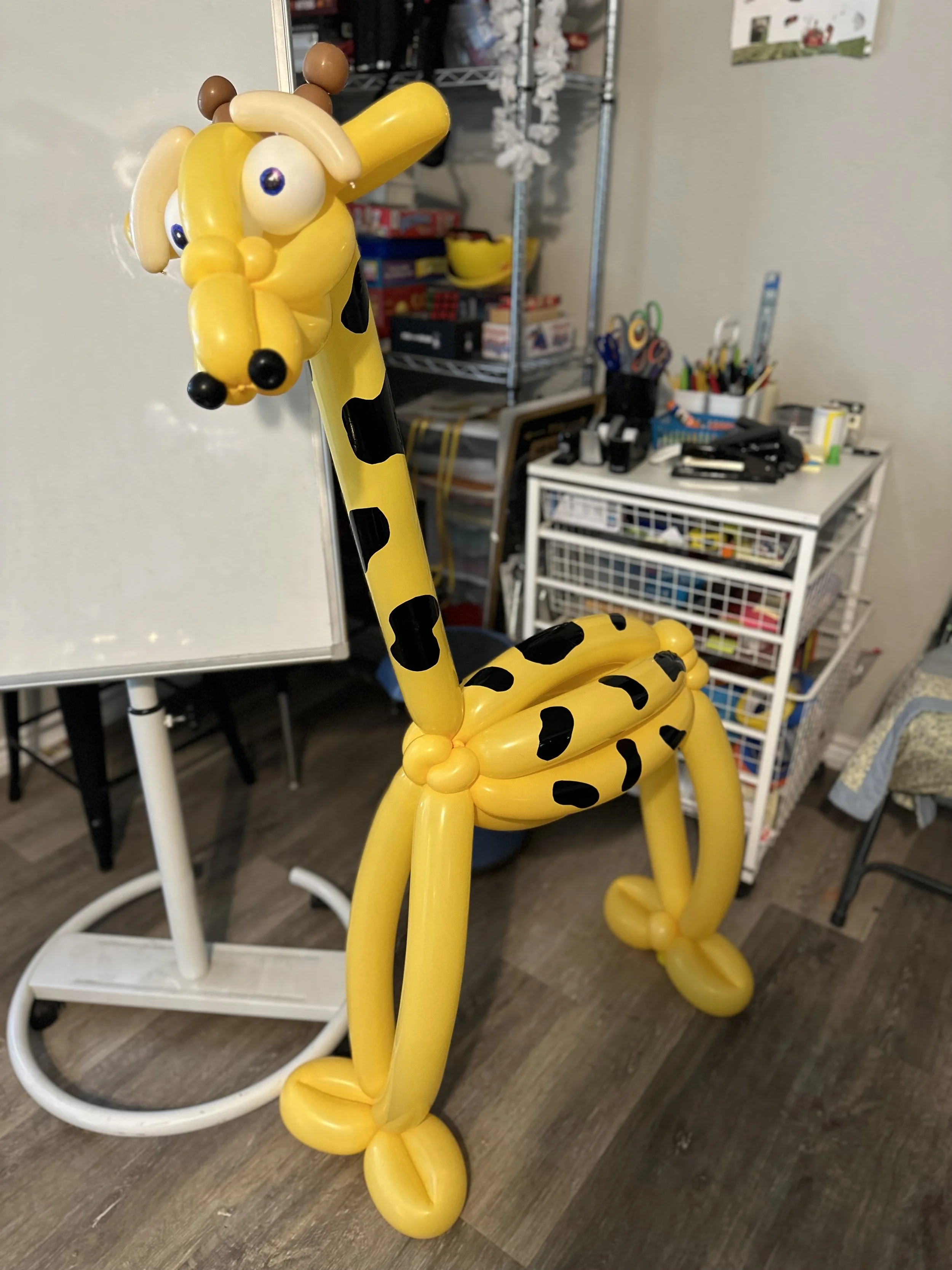 Giraffe balloon sculpture