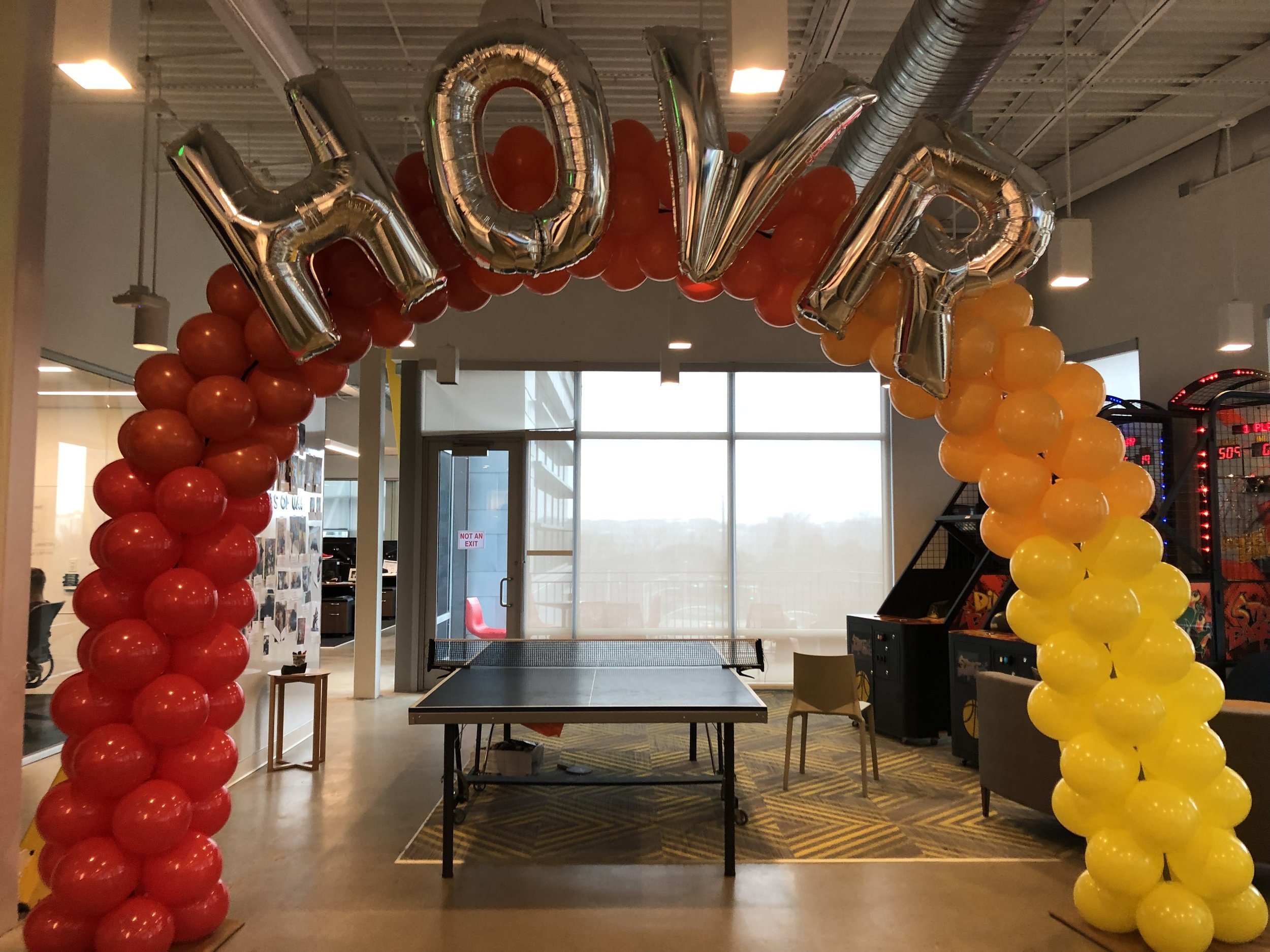 coprporate balloon arch