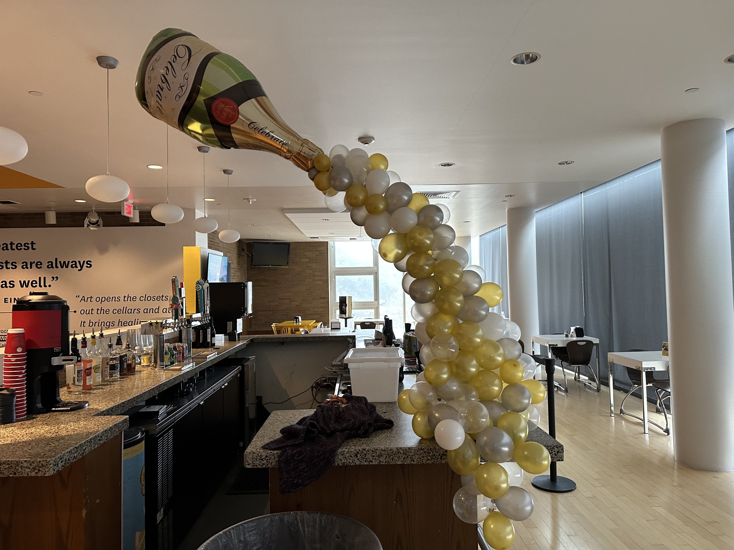 Balloon champagne pour