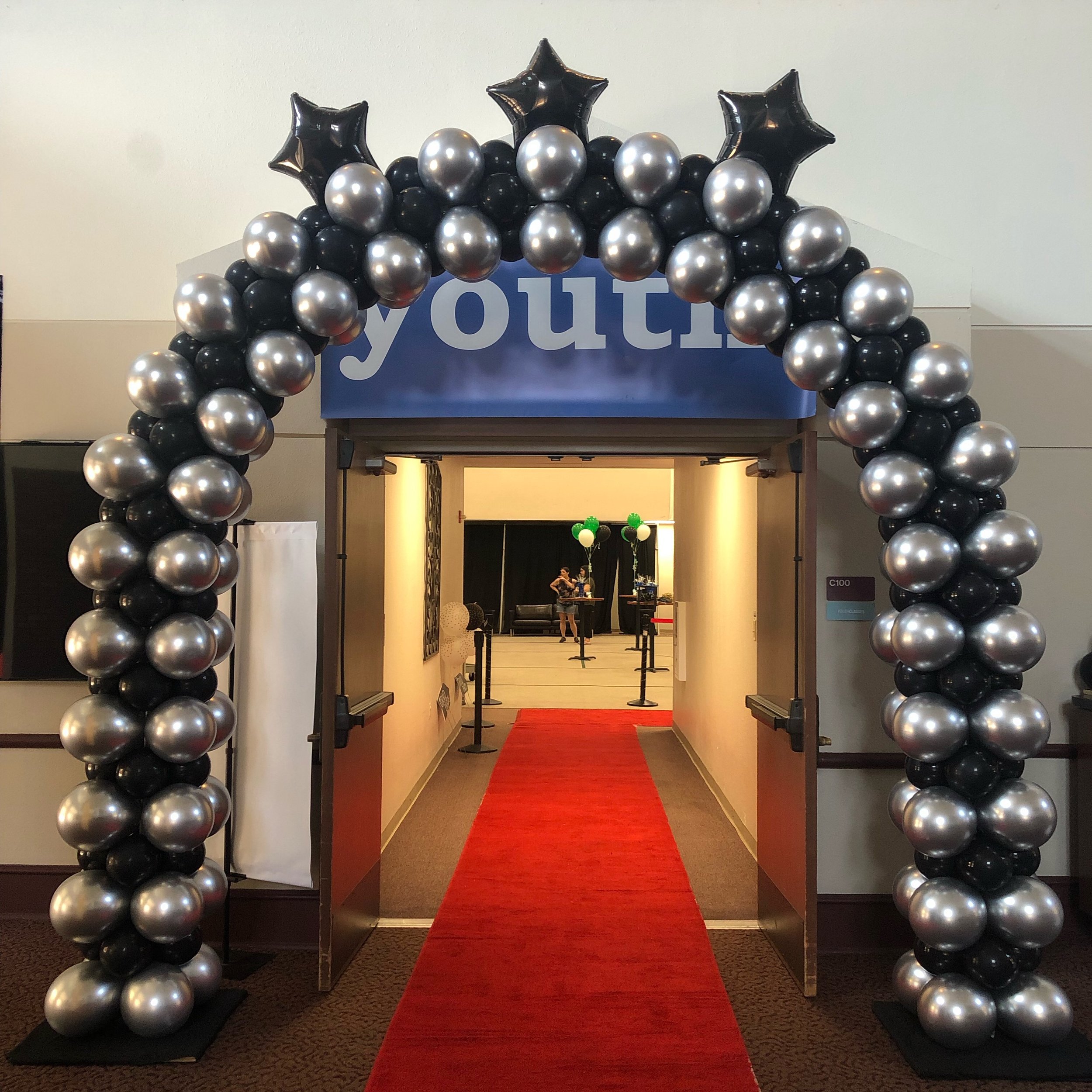star theme balloon arch