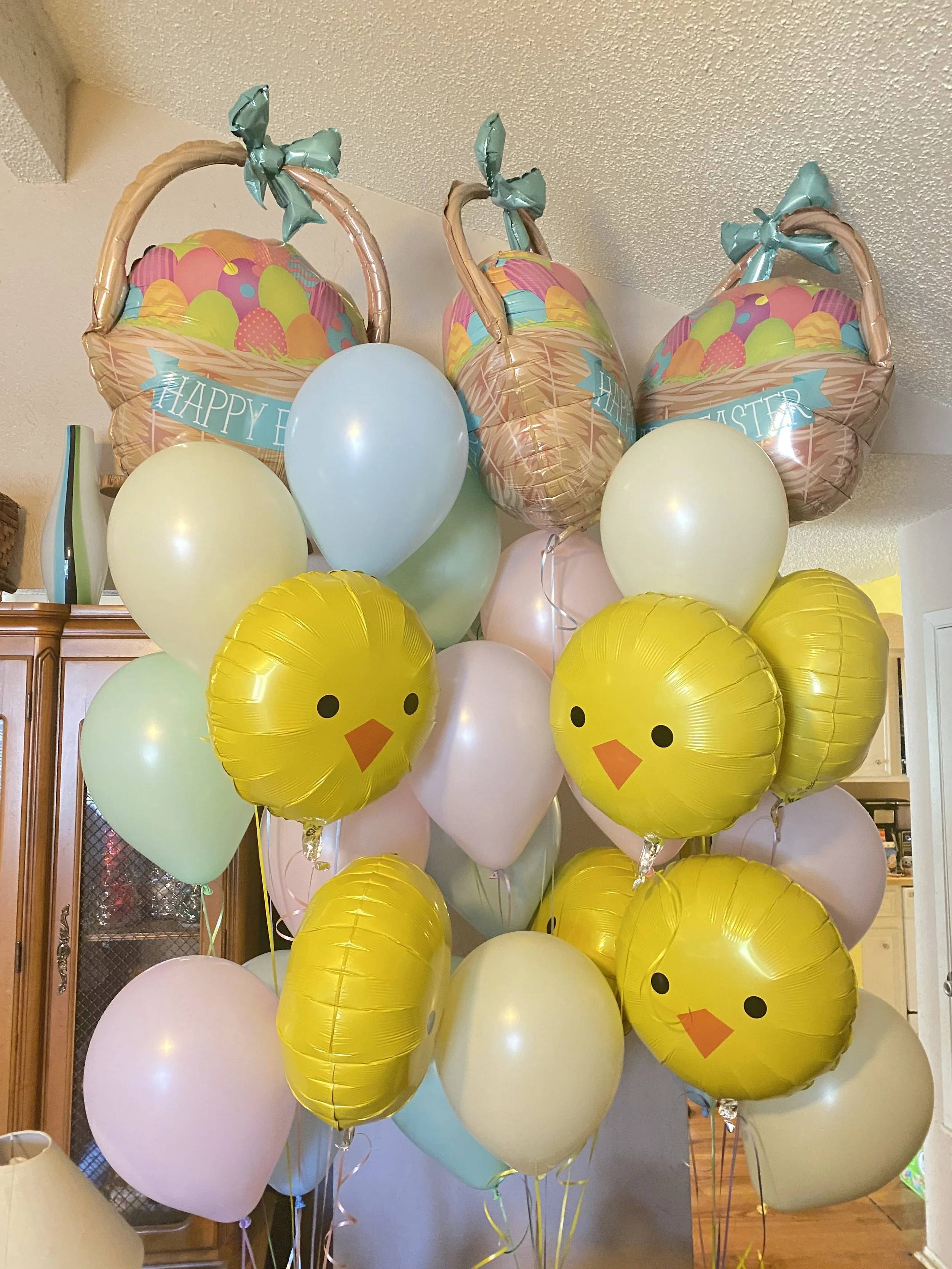 Eastter balloon bouquets