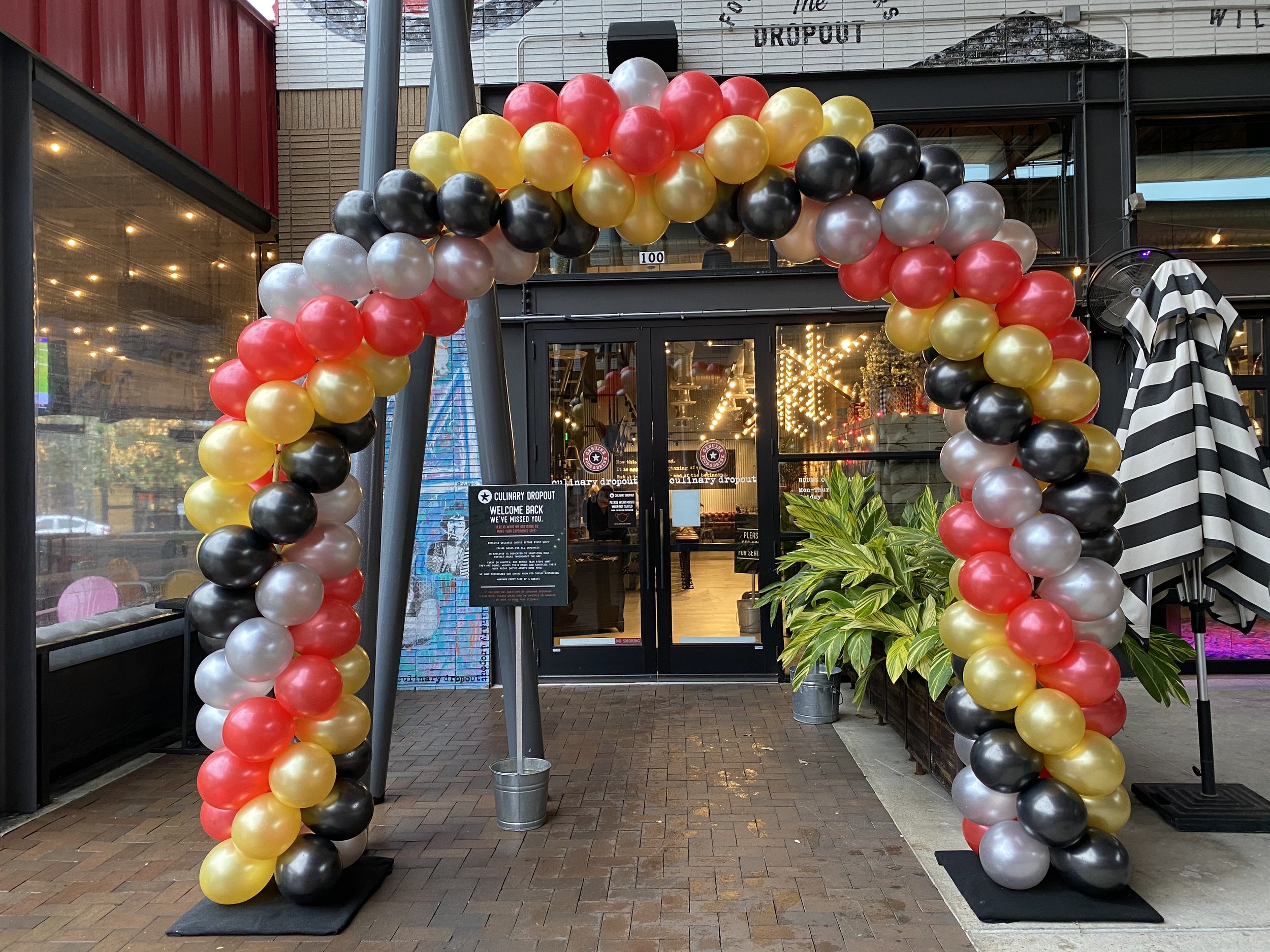 NYE balloon arch