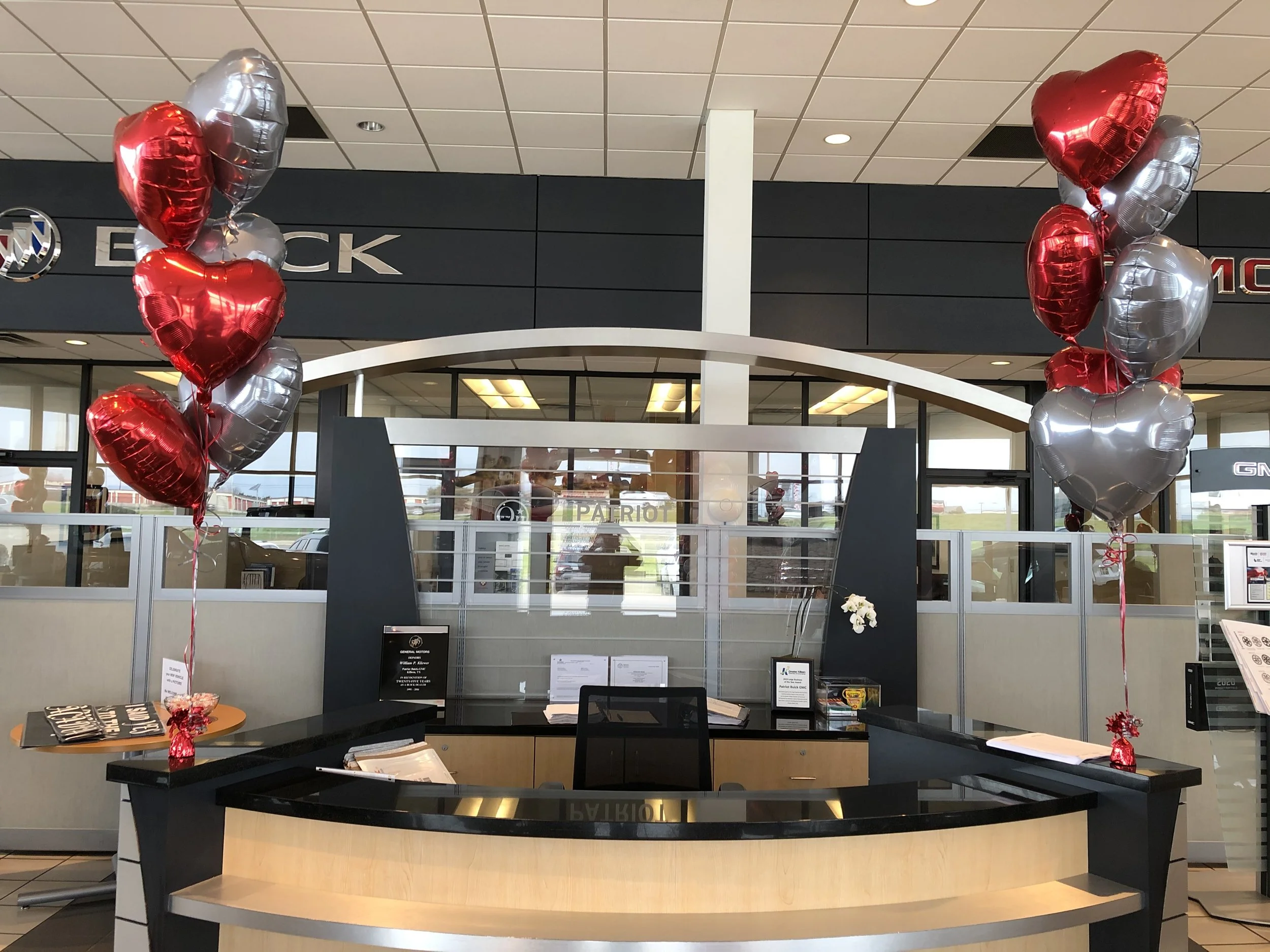 Heart balloon arrangement