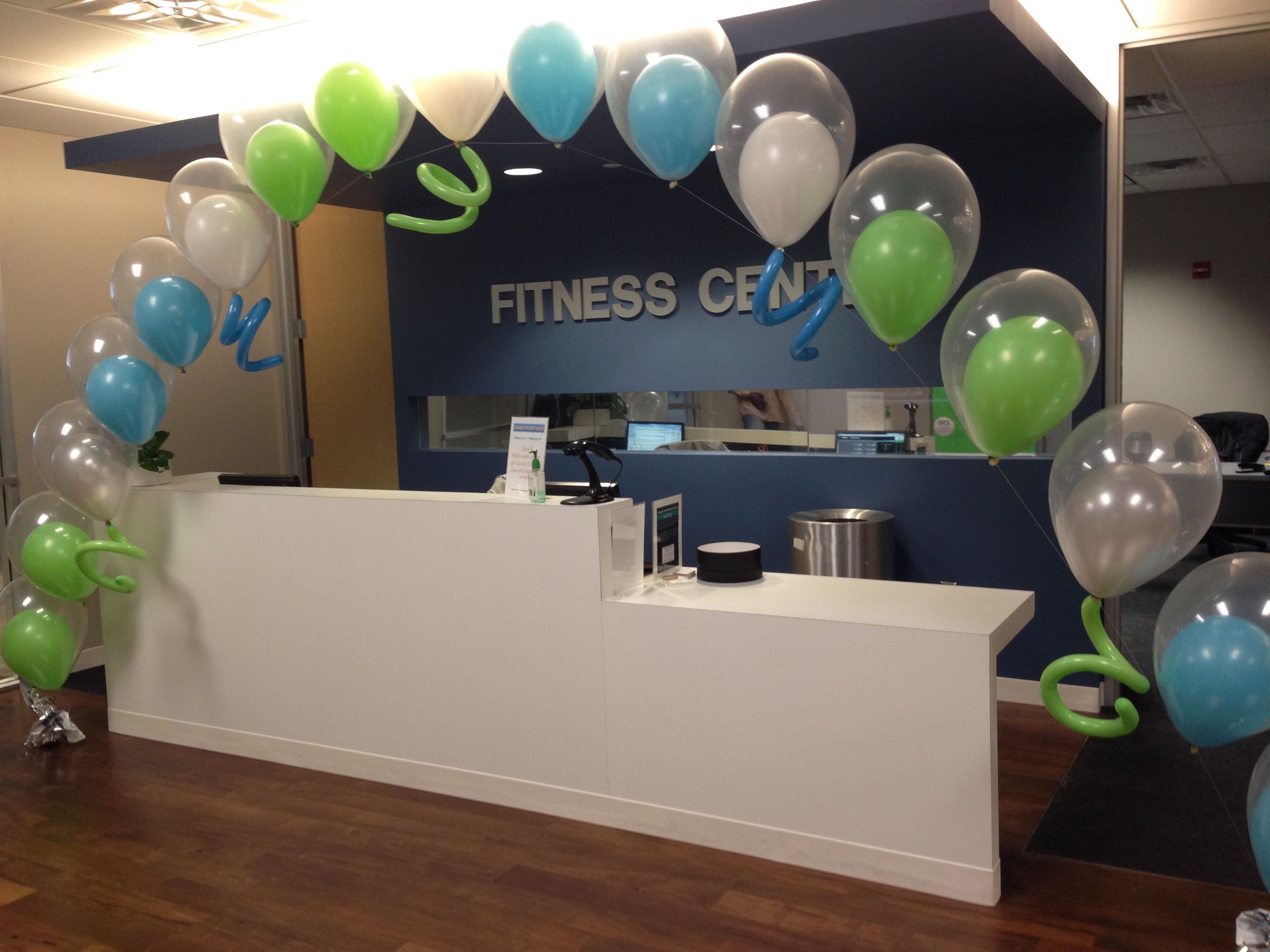 double bubble balloon arch