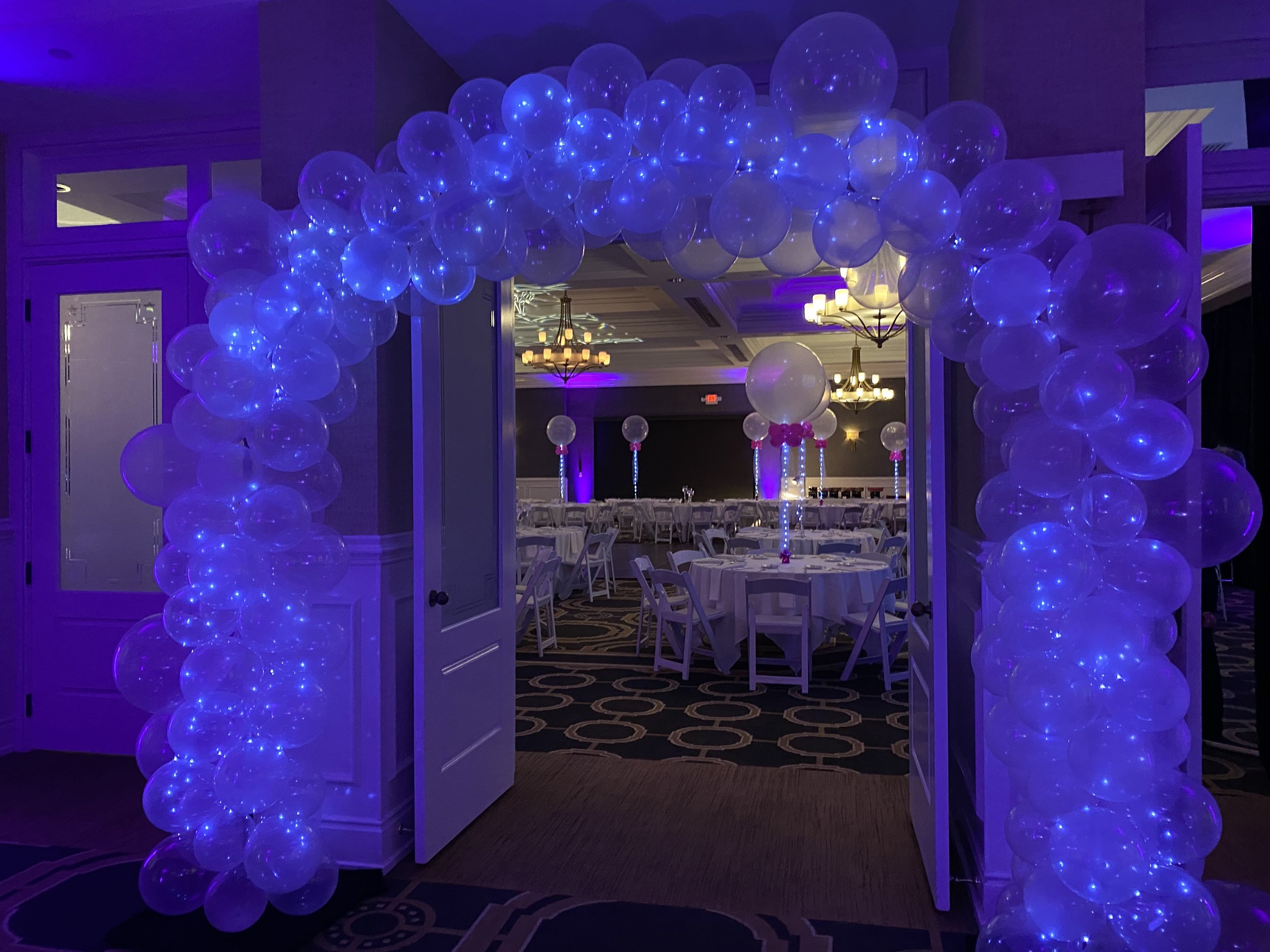 light up balloon arch