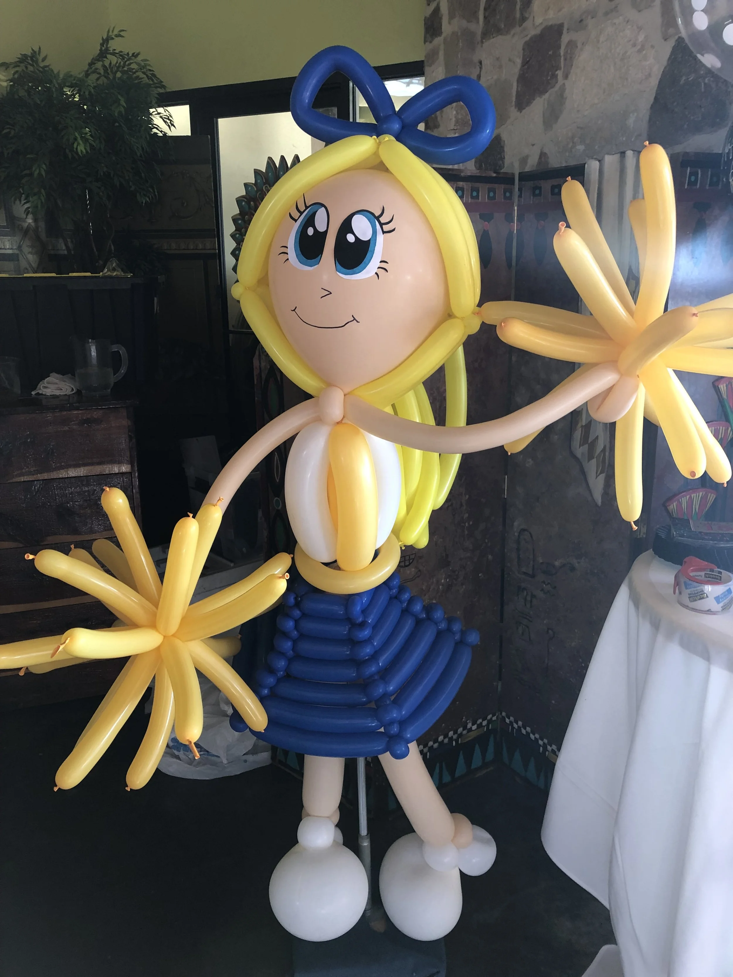 Cheerleader balloon sculpture