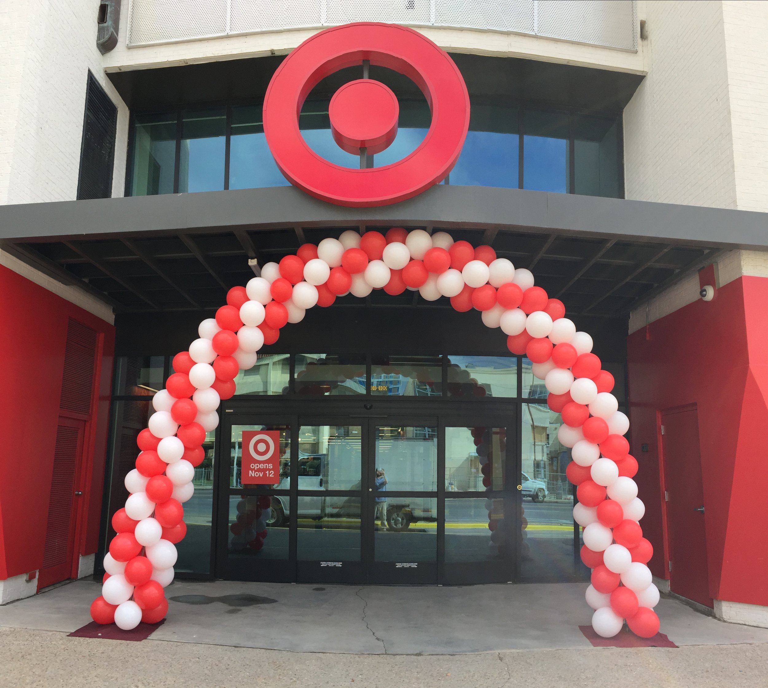 grand opening balloon arch