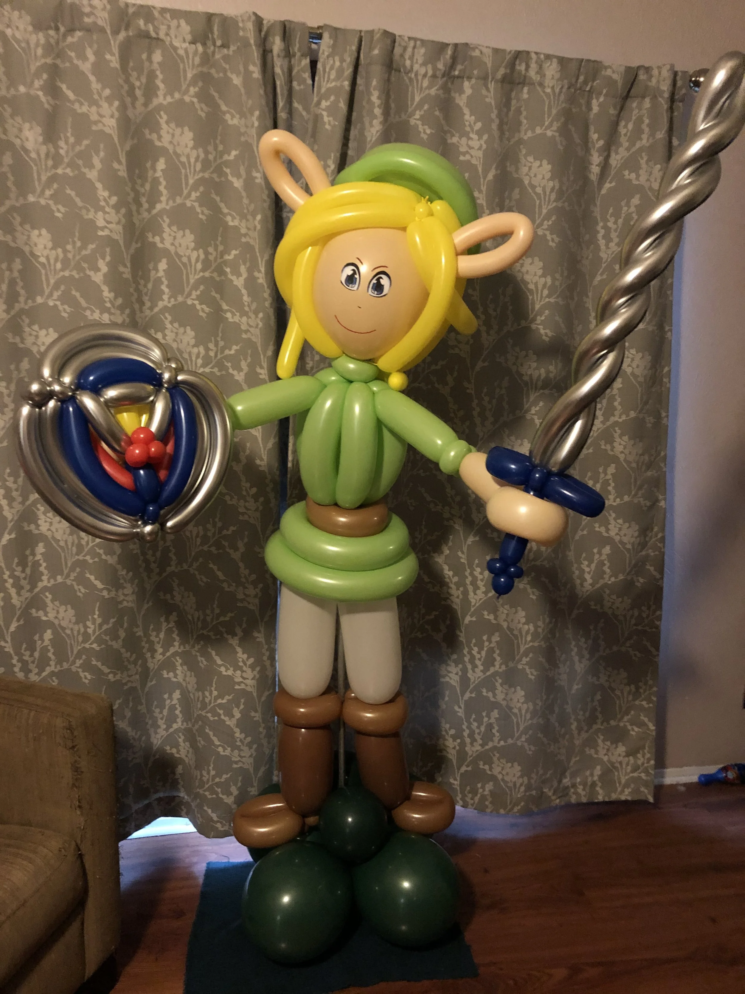 Link balloon sculpture