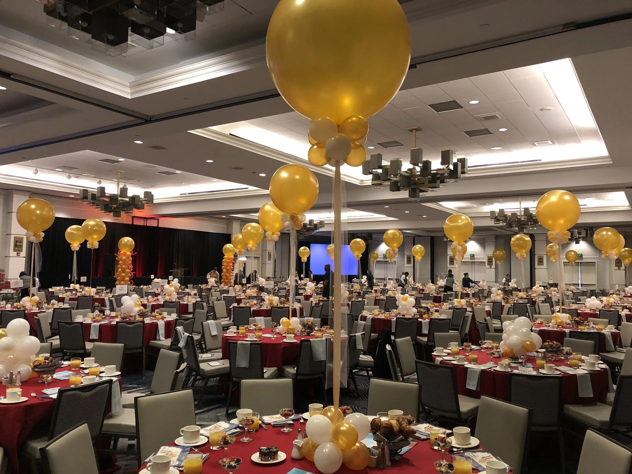 Jumbo balloon centerpiece
