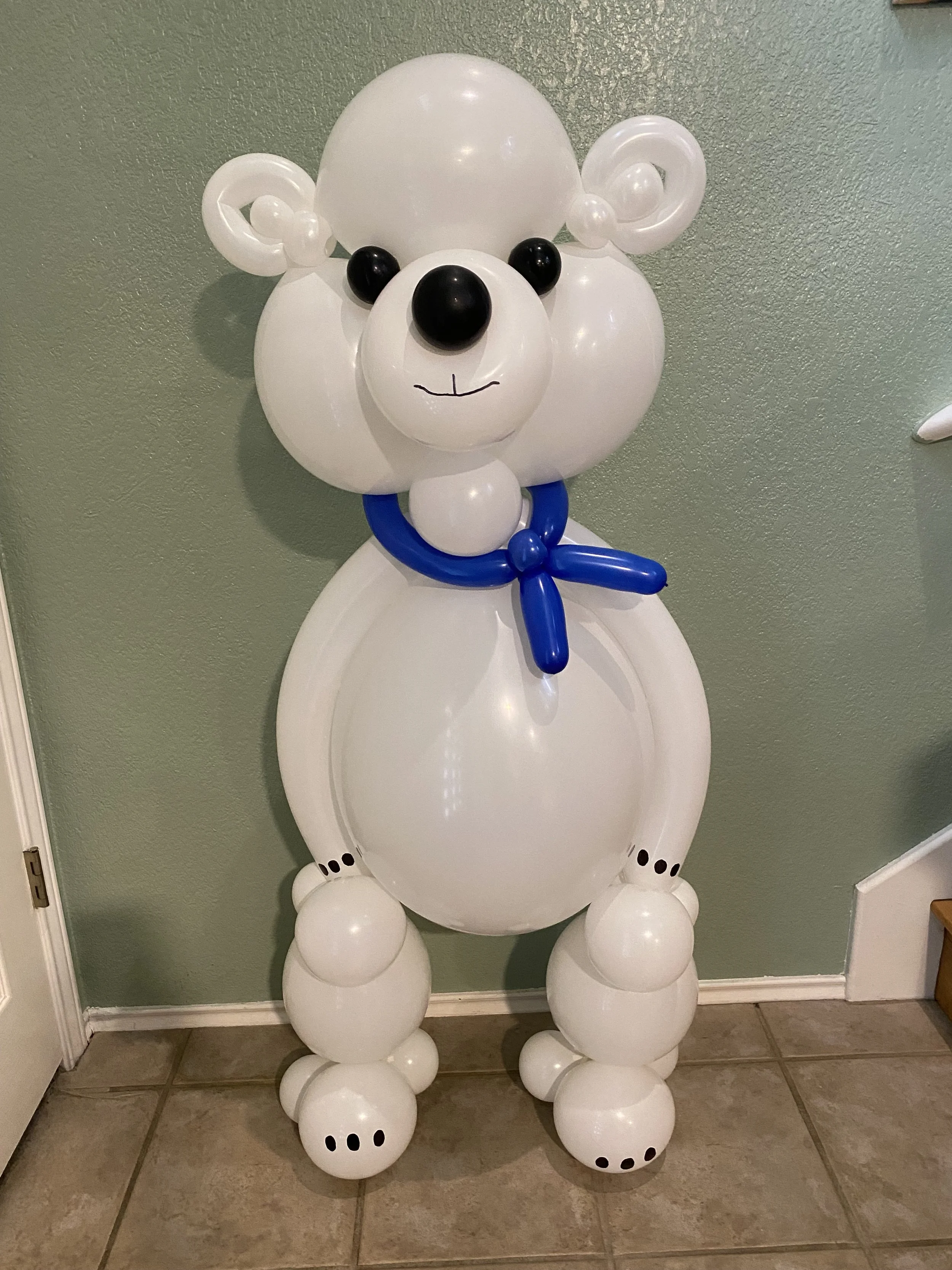 Polar bear balloon sculpture