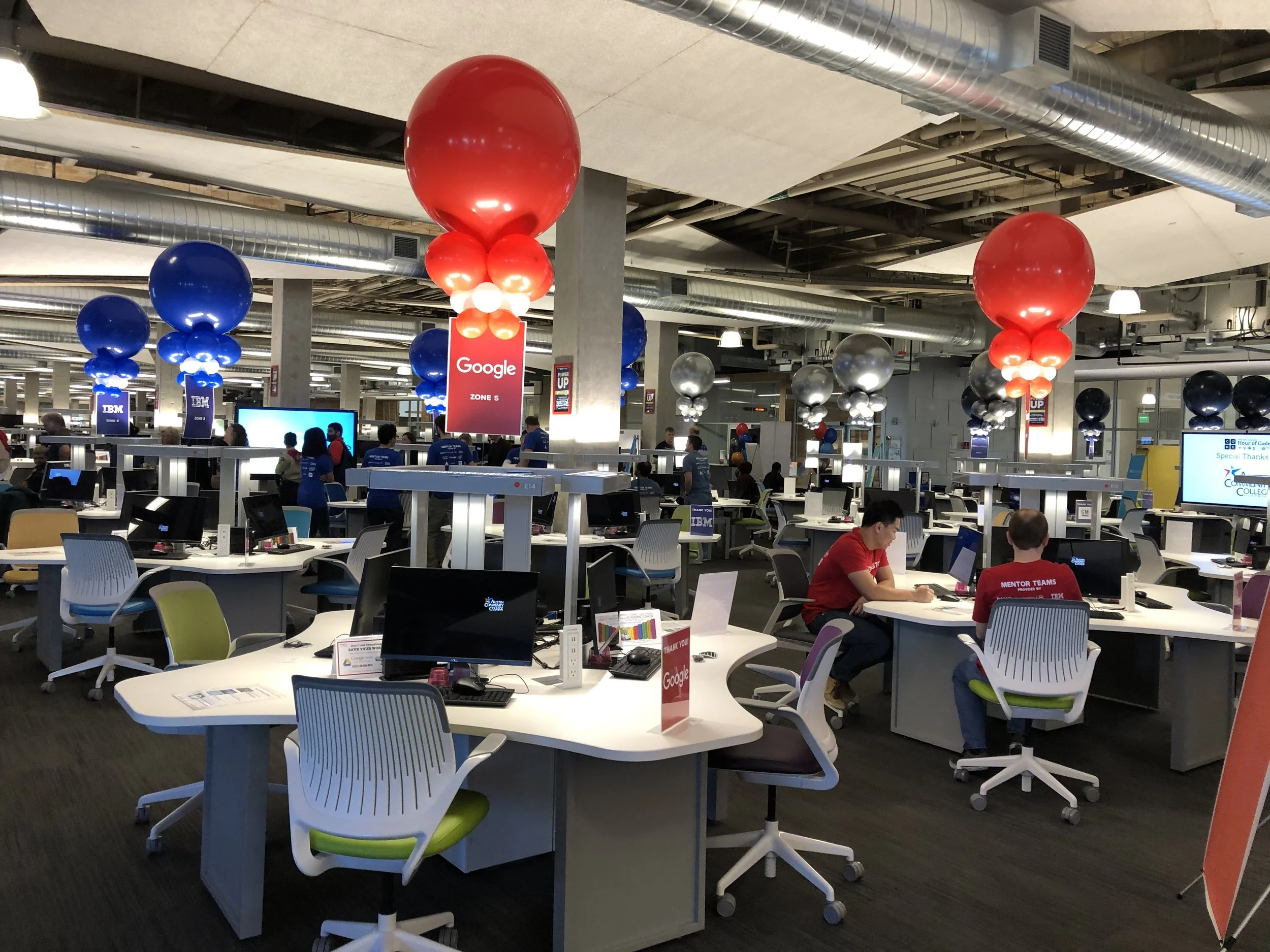 Custom sign balloon display