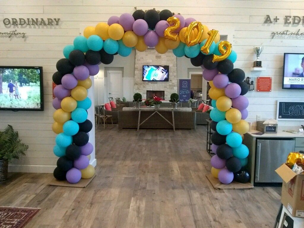 balloon arch with numbers