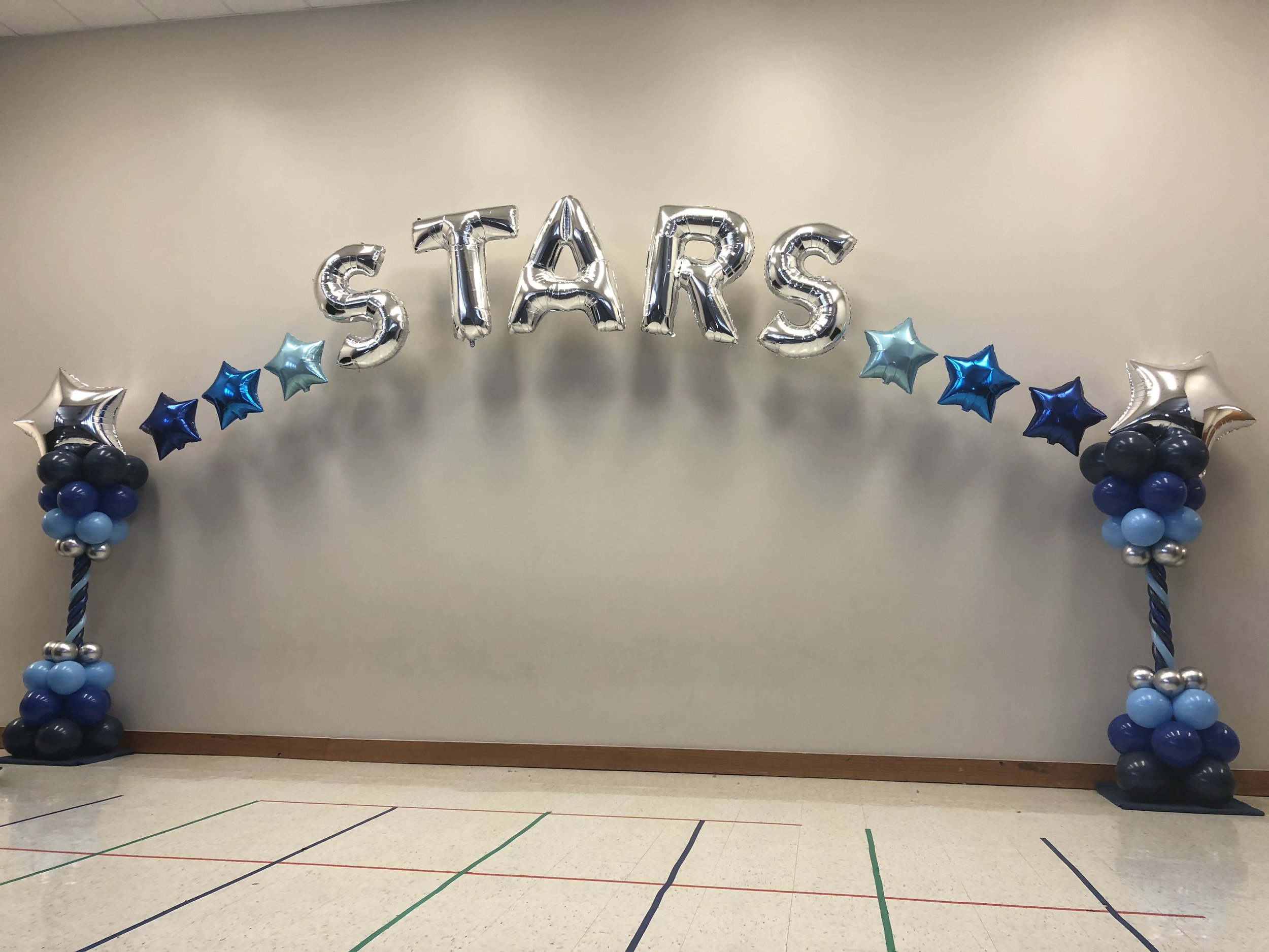talent show balloon arch