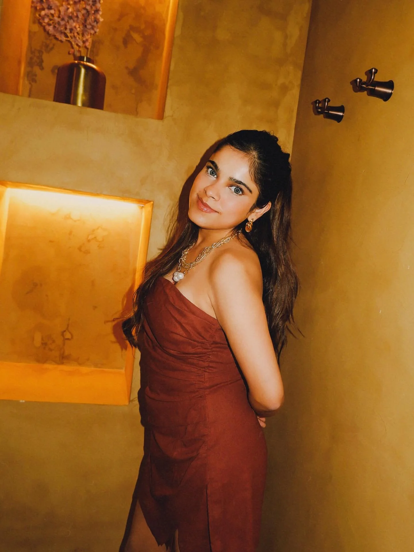 last posed as a girlfriend 🤭

jewels : @thejewelstudio_