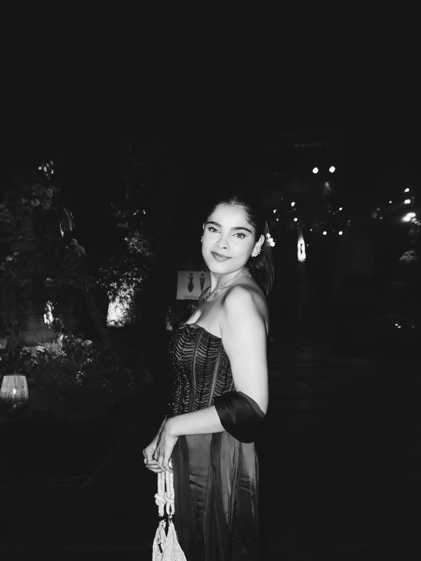 swipe to make it electric 💙

the most beautiful piece by @tanishapuri.in