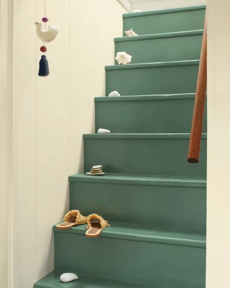 Green-Paint-Staircase-Off-White-Wall-Desktop_800x1000.jpeg