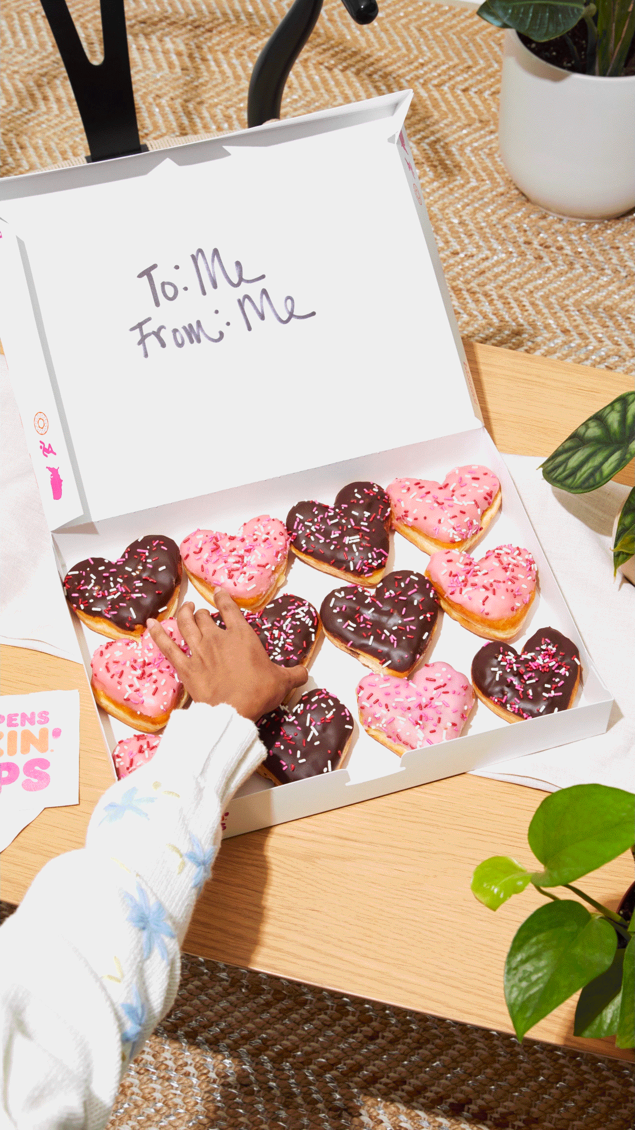 2123-07b-07_ONE_DOZEN_DONUTS_GIF__0506_-Timeline-9x16_FAST.gif