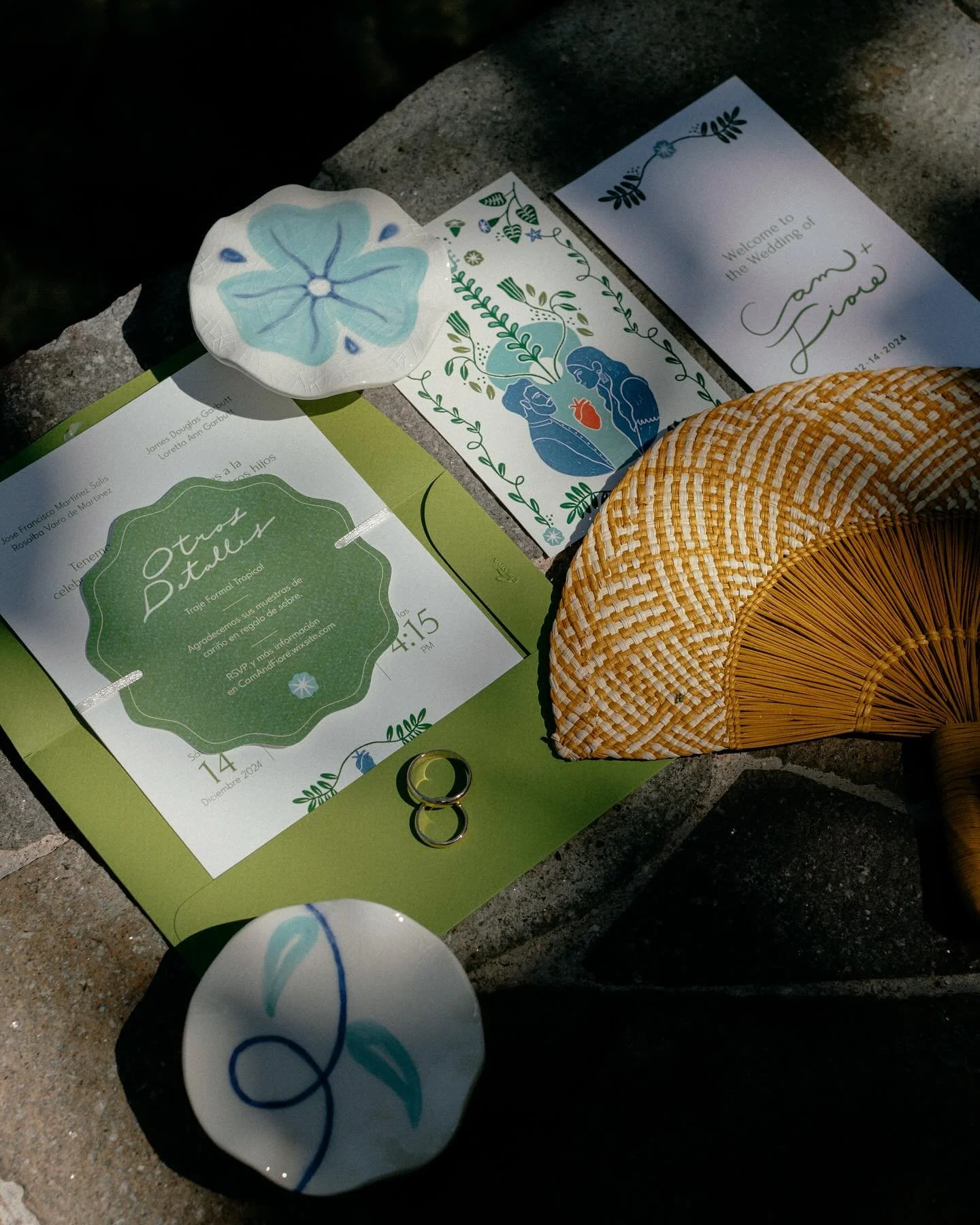 🕵🏻&zwj;♀️In case you&rsquo;re a zoom in on the details type of person - some stills of all the wedding stationary details I designed. 

A quick shoutout to @flycatcherpress bc we were inspired by the guest cards she made for a wedding and so we twe