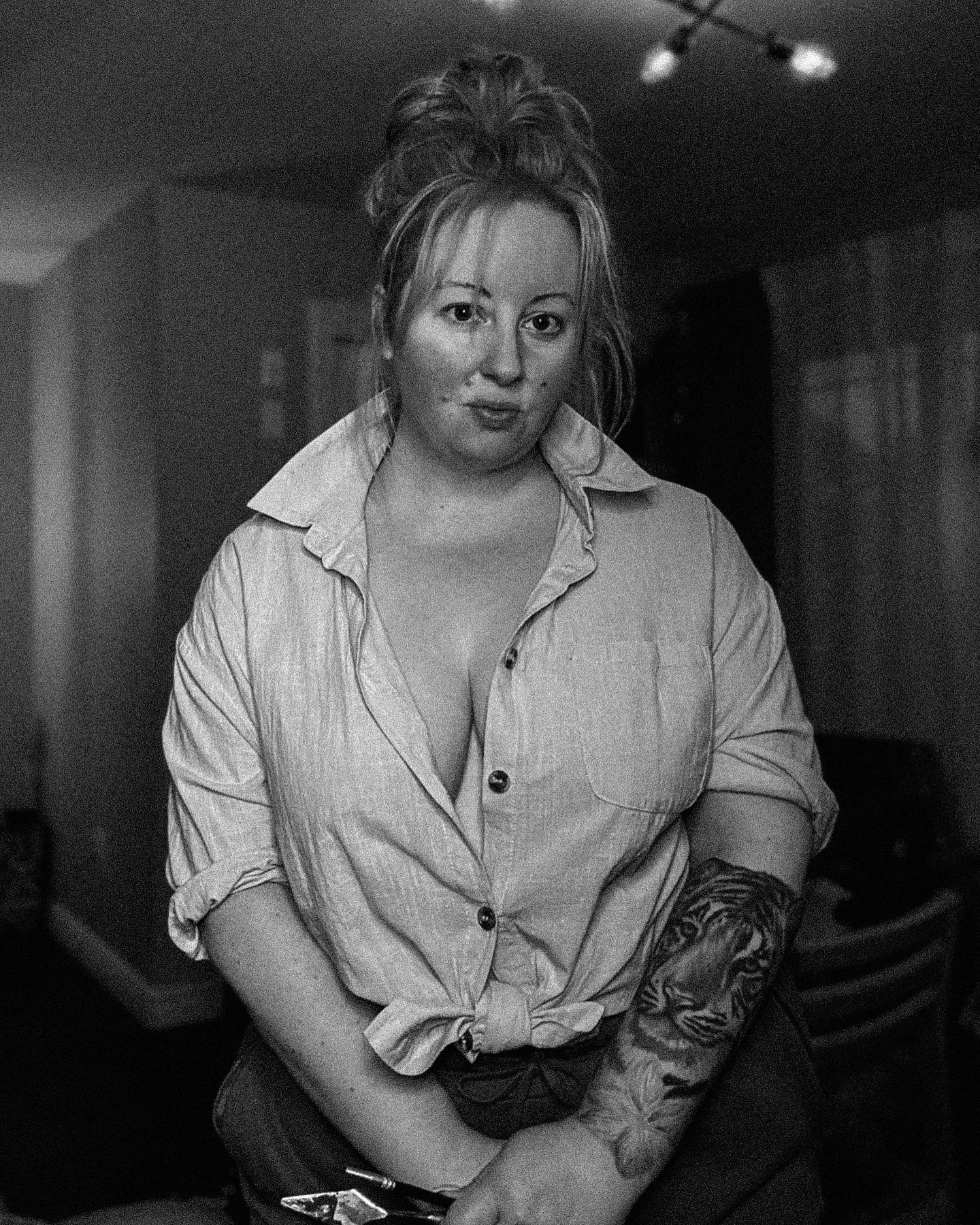 I&rsquo;m working overtime to make this bland &amp; masculine paint outfit feel more like a feminine Rosie the Riveter. It&rsquo;s my fake -it-till-I-make it editorial portrait shoot.  #GetMePrada #HCDartworks #selfportrait 

PS:  HCD Artworks is get