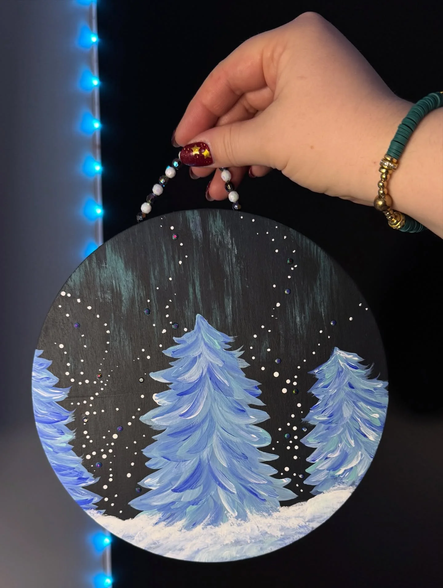 It&rsquo;s been a painting and bedazzling December! ✨🎄🥰 Good for the soul &amp; mind&hellip;heavy on the mind part! 🙏🏻 Getting creative and making art is therapy, I swear. 

All of these paintings have each found their home through the merriment 