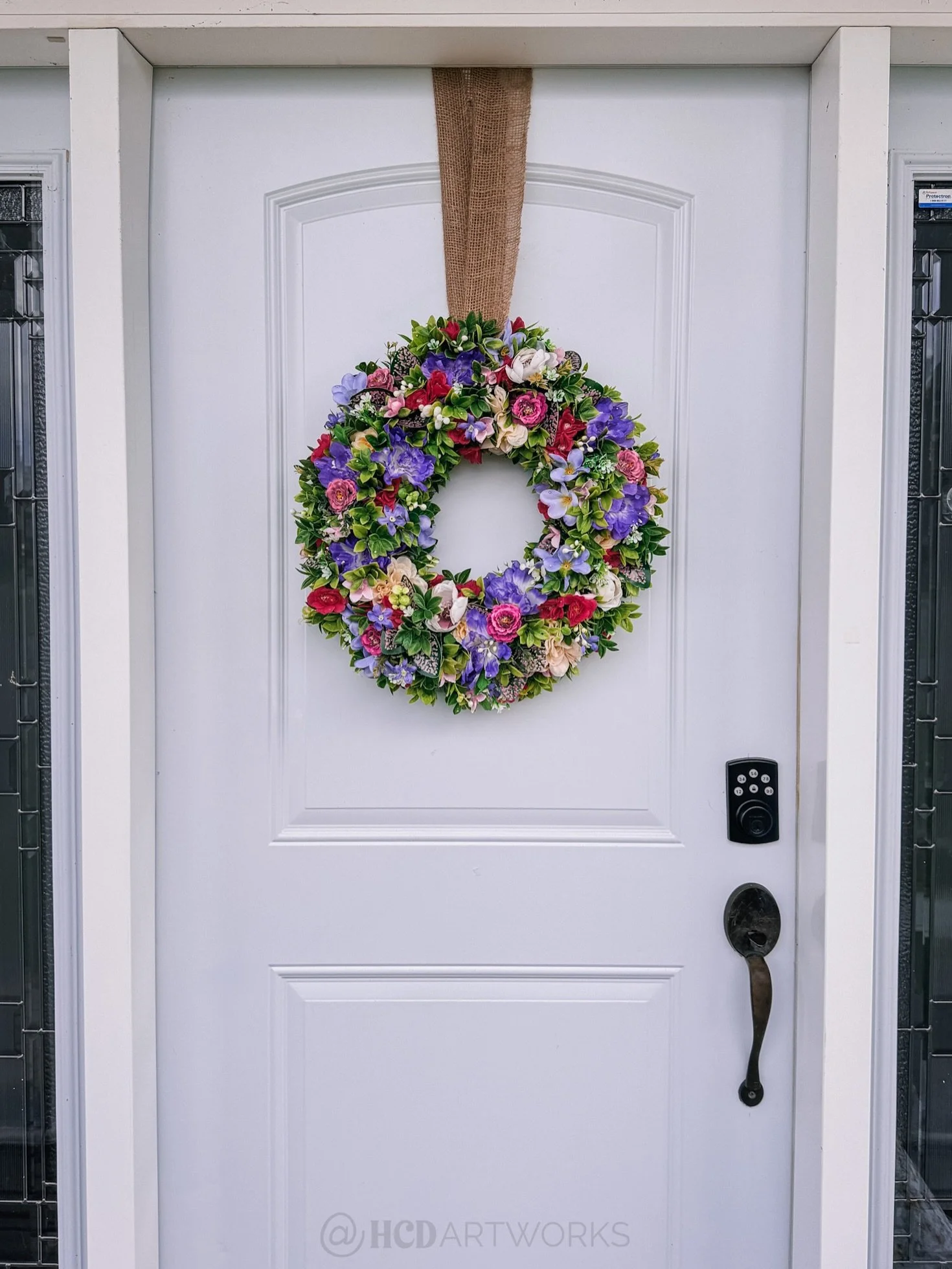 I finally got around to adding some bright colours to our front door. 😍 Every front door deserves a little dress up time! Colourful faux flowers (so there are no real flowers harmed in the making of things 😆) always have a home here lolol. 

Oh yea