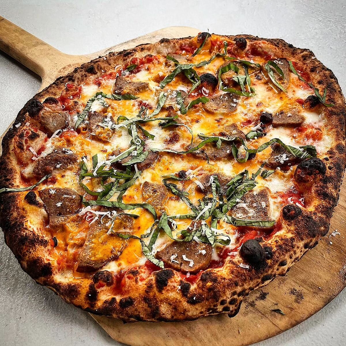 Have you tried our Meatball Pizza with Vodka Sauce, Pecorino Romano and basil? 🤤

#pizza #pizzapizza #pizzaparty #pizzatime #pizzalife #pizzalover #pizzagram #woodfired #woodfiredpizza #artisan #artisanpizza #dailyeats #dailypizza #privateparties #p