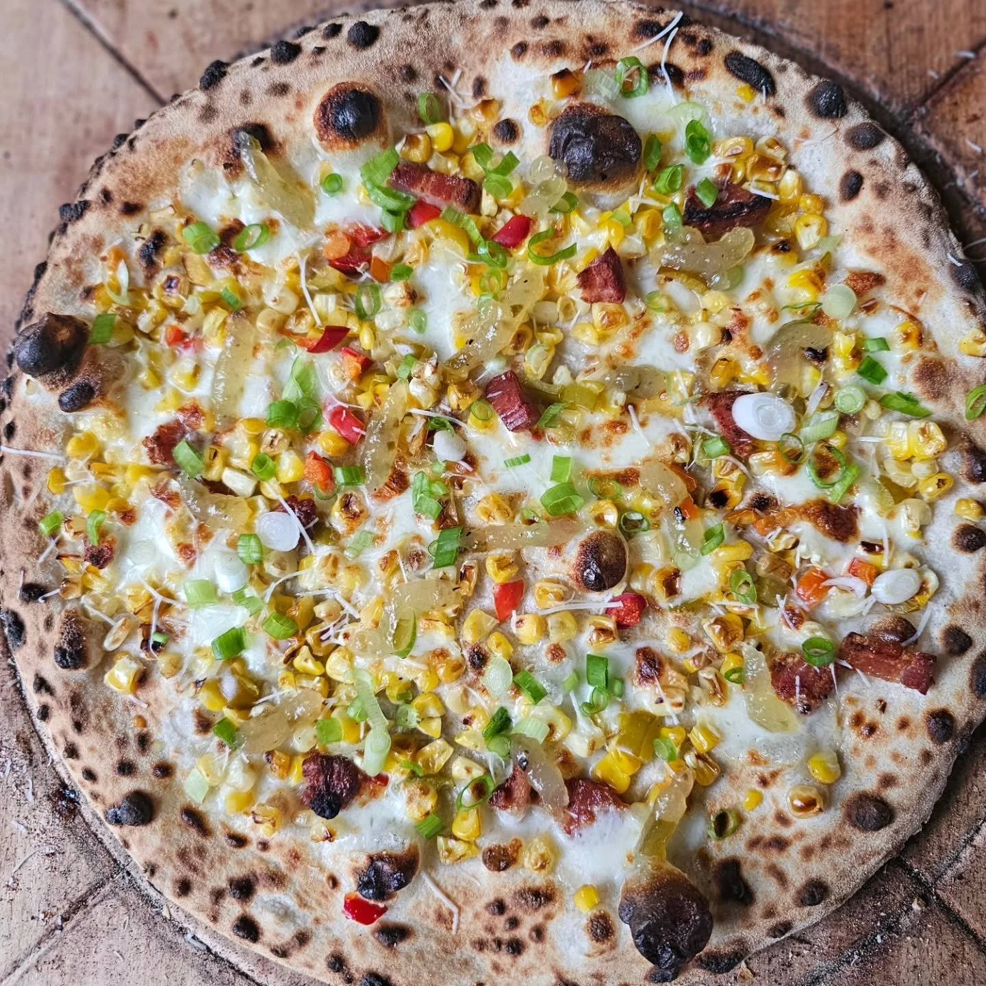 Summer Corn pizza is probably the GOAT of all our pizzas. Lots of color, lots of textures, loads of flavor. 

#pizza #pizzagram #pizzacatering #pizzaparty #pizzaoven #pizzanj #mobilepizzaoven #privateparties #privateevents #pizzaevents #woodfiredpizz