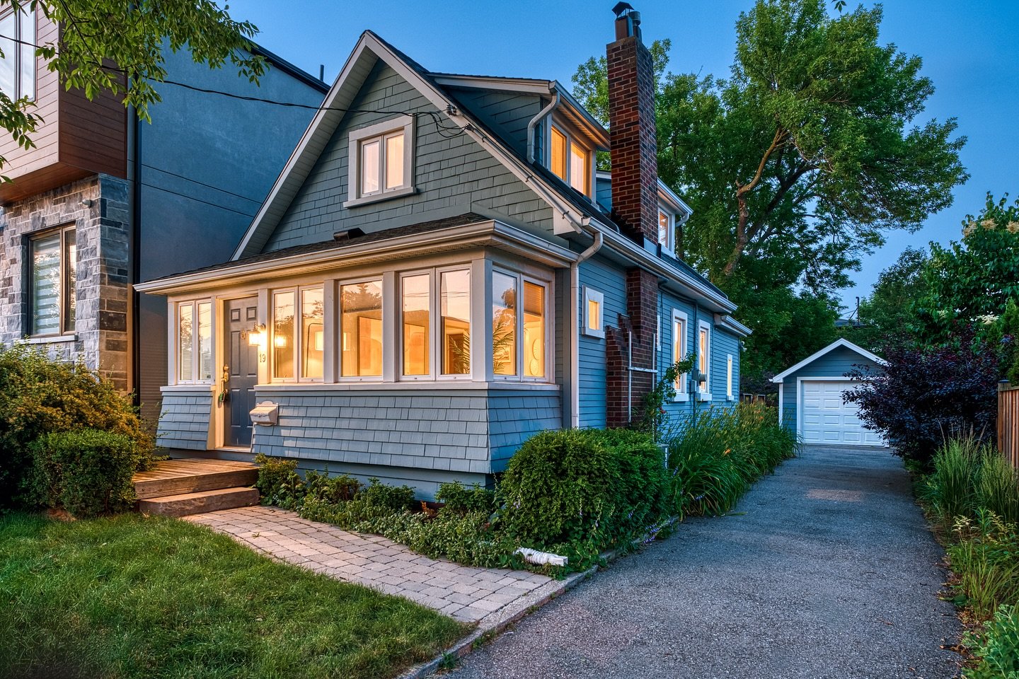 Just Listed: 19 Twenty Fourth Street, Toronto

Welcome to this charming 3-bedroom detached home on a spacious 37.5&rsquo; x 130&rsquo; lot in vibrant Long Branch. Enjoy a bright, inviting layout, separate entrance, and a private backyard perfect for 