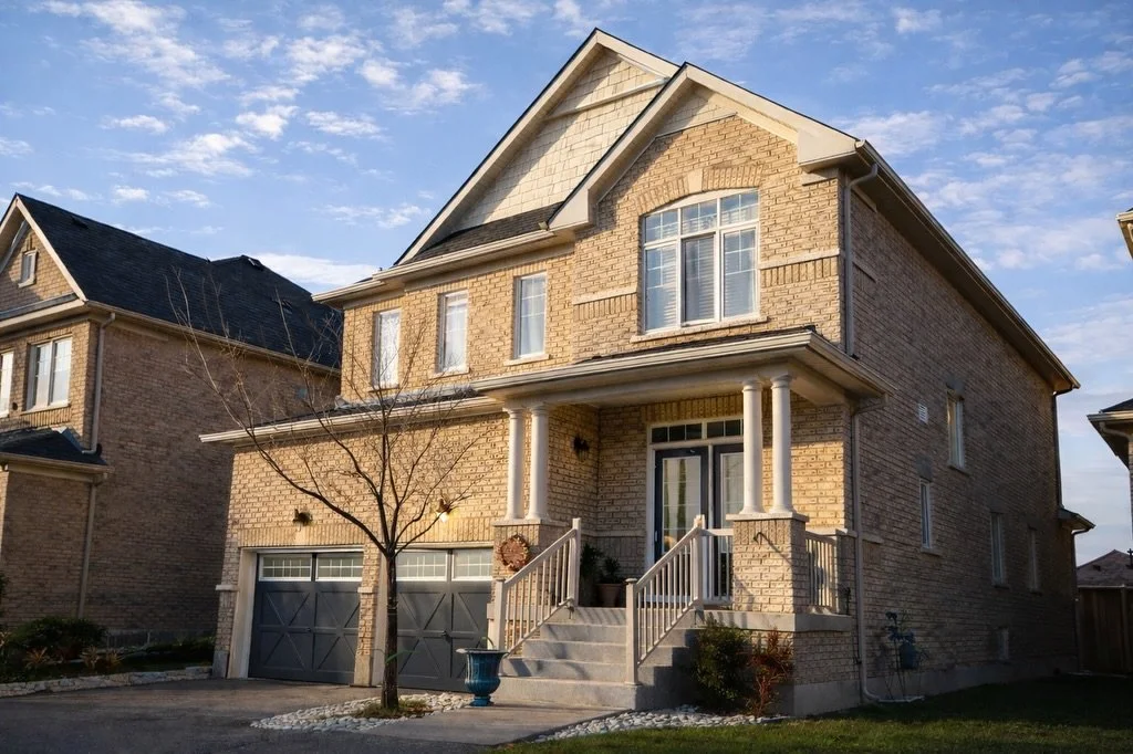 Welcome to 263 Kozlov Street in Barrie, a spacious detached home offering comfort, functionality, and exceptional value.

Featuring 4 bedrooms and 4 bathrooms across nearly 2400 square feet, this home is designed for growing families and everyday liv
