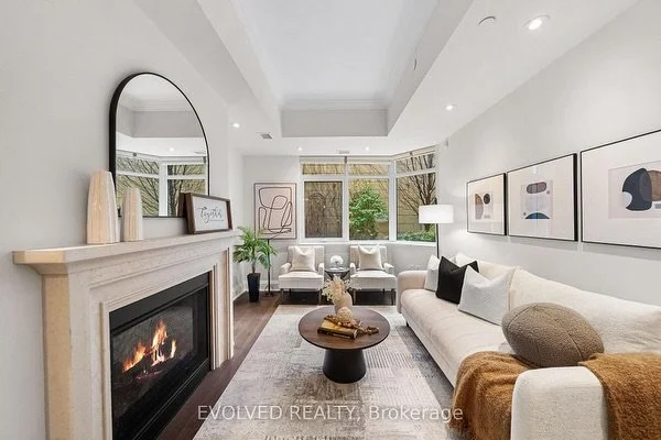 Welcome to 128&ndash;1900 Bayview Avenue, a beautifully designed 2 bedroom, 2 bathroom condo in one of Toronto&rsquo;s most desirable locations.

Situated near Sunnybrook Hospital and the Lawrence Park community, this residence offers convenient acce