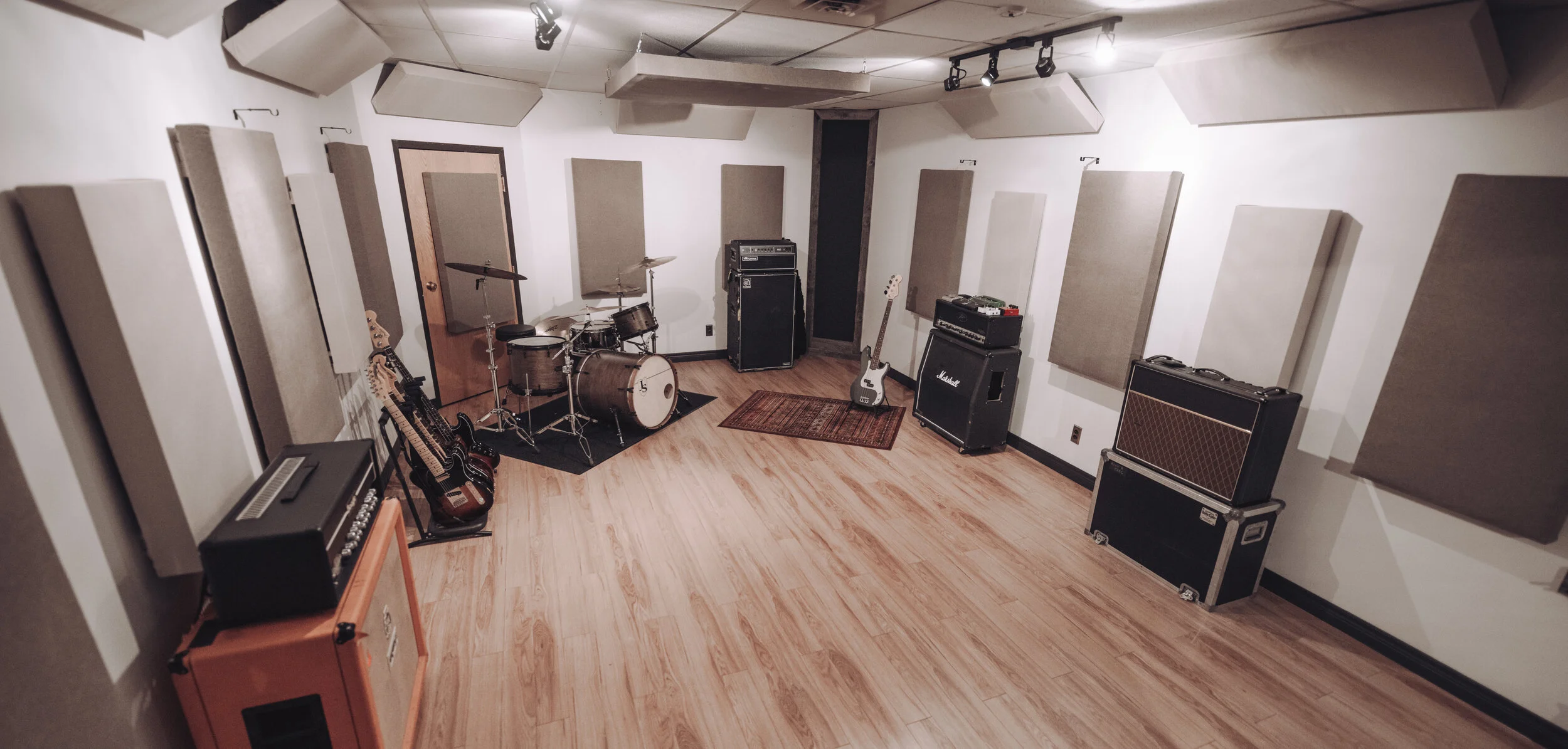 Live room 24' x 14' x 8.5'