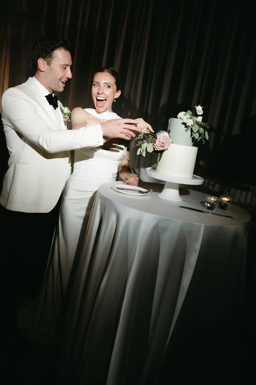 pomeroy-kananaskis-mountain-lodge-wedding-cake.jpg.jpg
