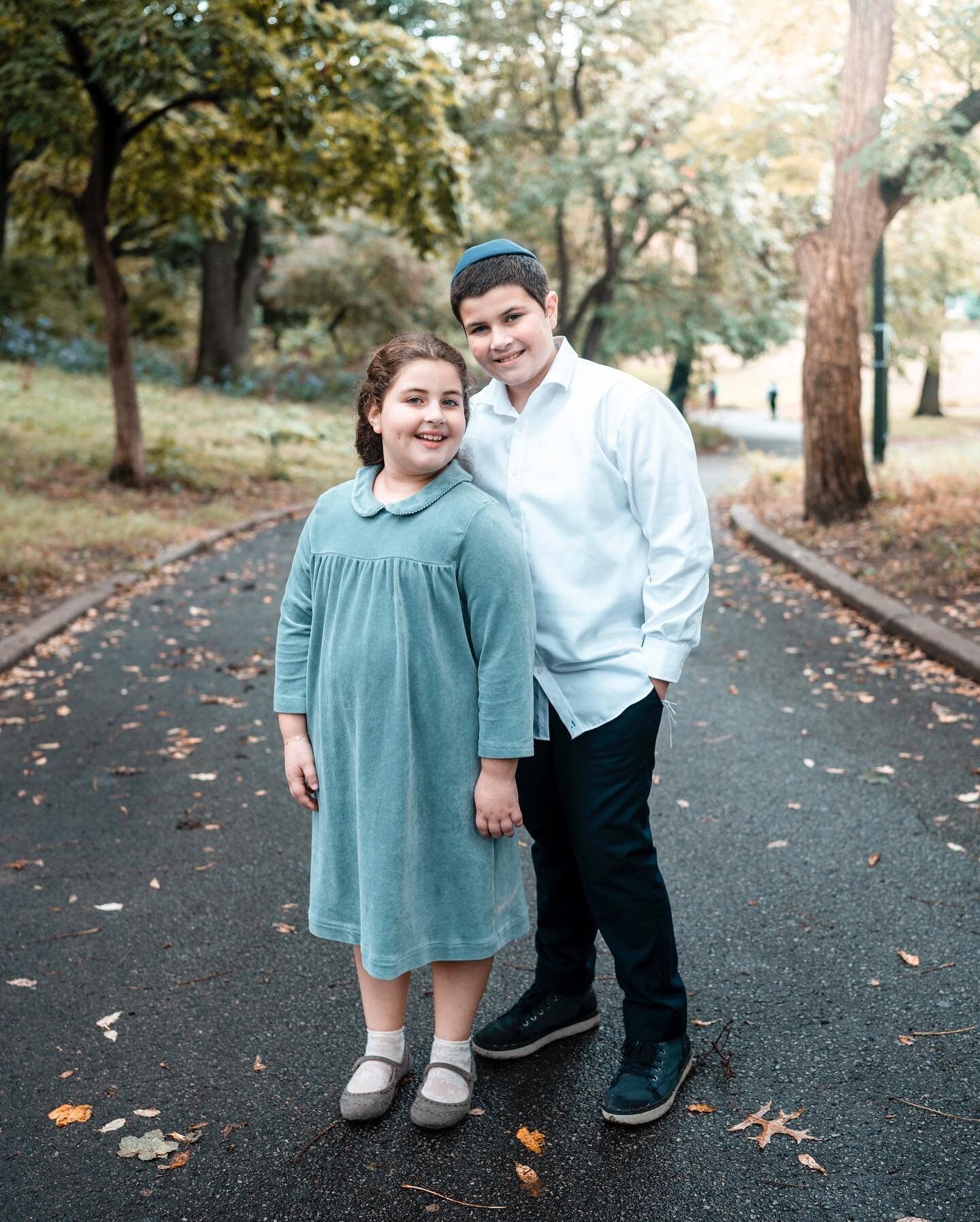 Just some sibling love of this gorgeous family 🥰