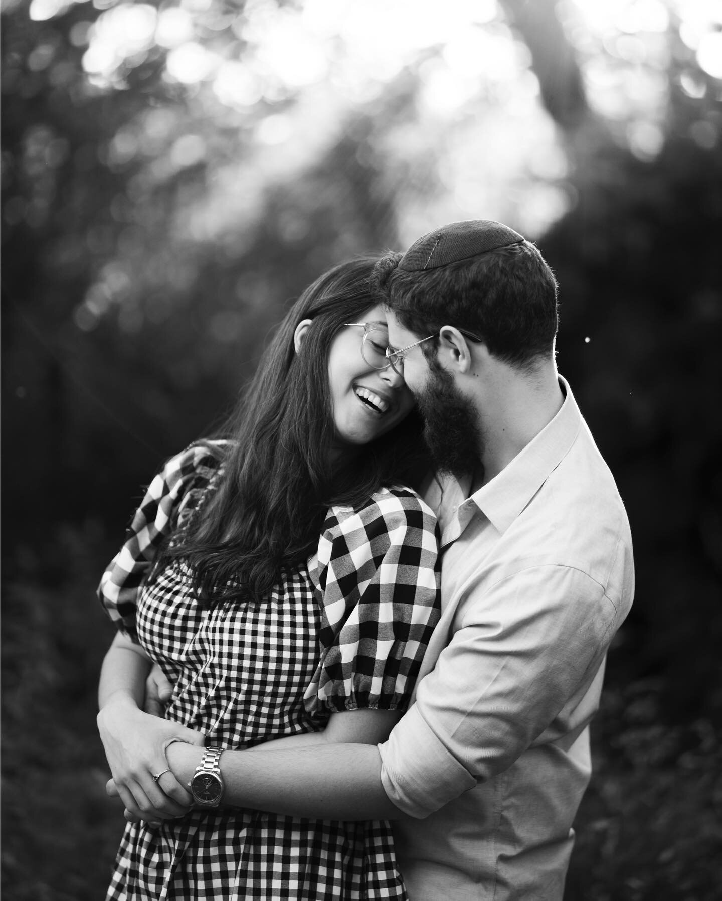 You can do the same pose 100 times and still capture such different memories 🥰❤️

I am IN LOVE with the rich colours of this photoshoot!

#brooklynphotographer #brooklynphotography #brooklyncouple #couplephotography #brooklyncouplephotography #coupl