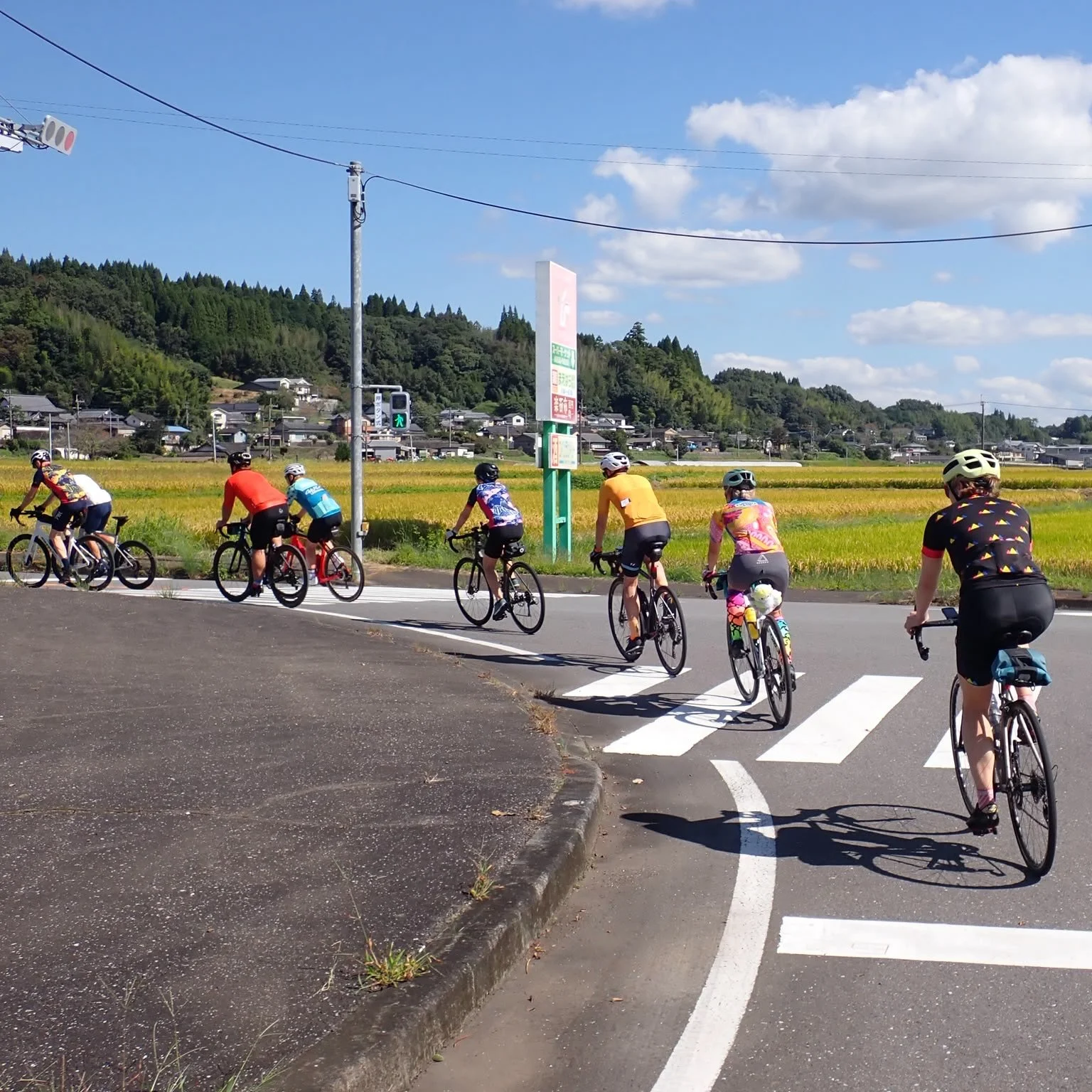 A wonderful 2 nights in Taketa, Oita, Kyushu -  a Samurai Castle town nestled in the mountains of rural, traditional Japan. 

We enjoyed a short loop ride to visit Harajimi Falls and the afternoon was full of optional activities and learning - how to