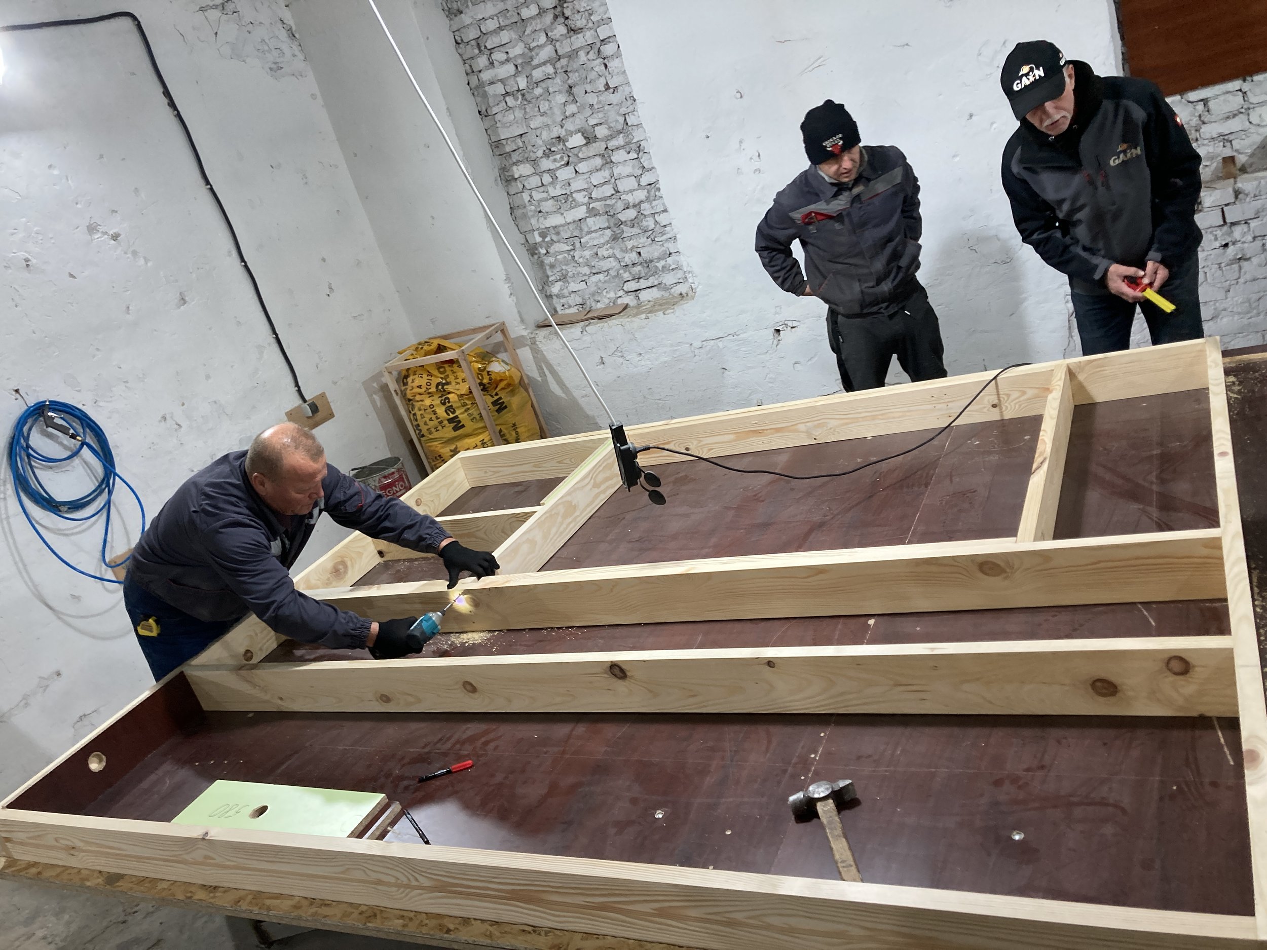 Networx coordinated an American builder to train builders at a factory in Western Ukraine.
