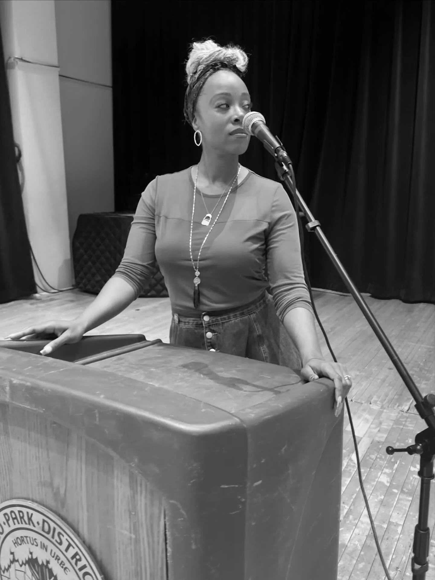 Not all in life is shared on socials, but whats shared are snippets of truth….
TY @chicagoparks for hosting me as the keynote speaker at their Arts & Culture conference today✨
Speaking on @englewoodartscollective is easy—ruminating