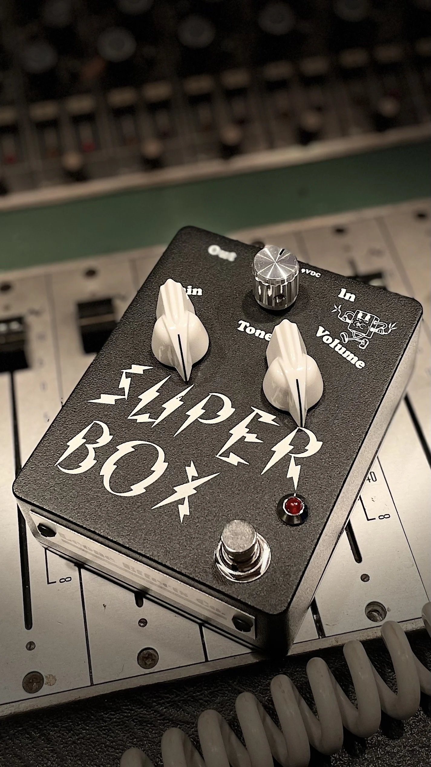 Super Box Fuzz Machine: OC 75 (Ge) / Fairchild 2N4888 (Si)