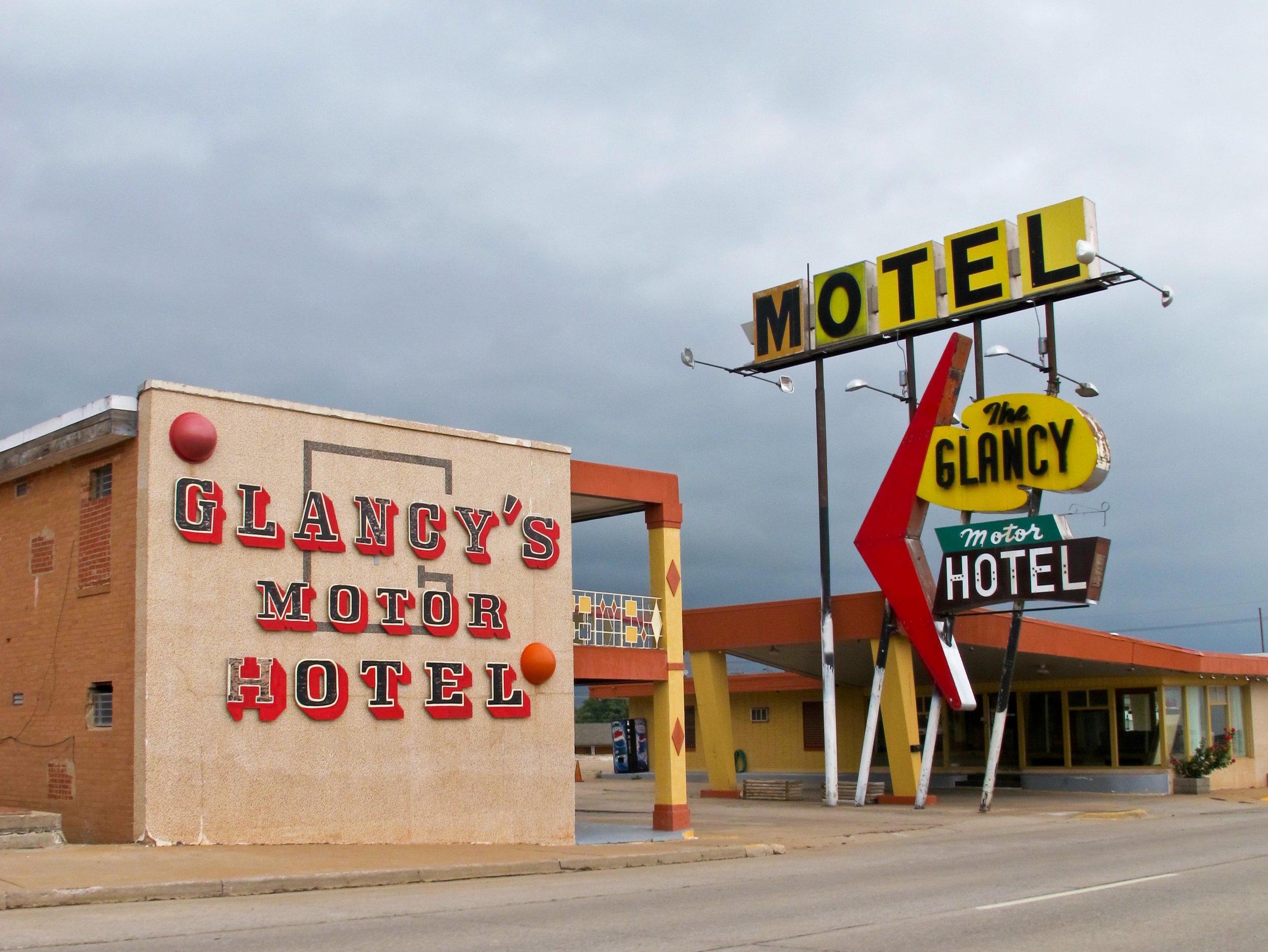 The Glancy Motor Hotel