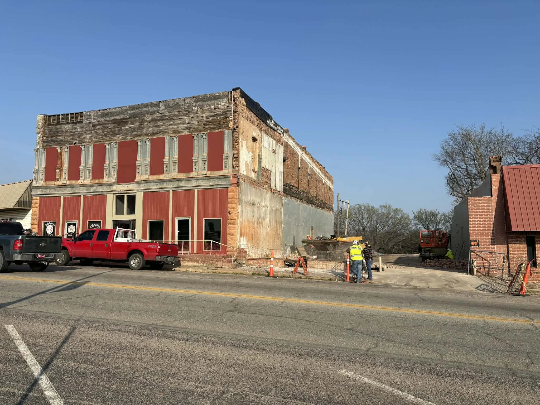 St. Cloud Hotel in Chandler Comes Down