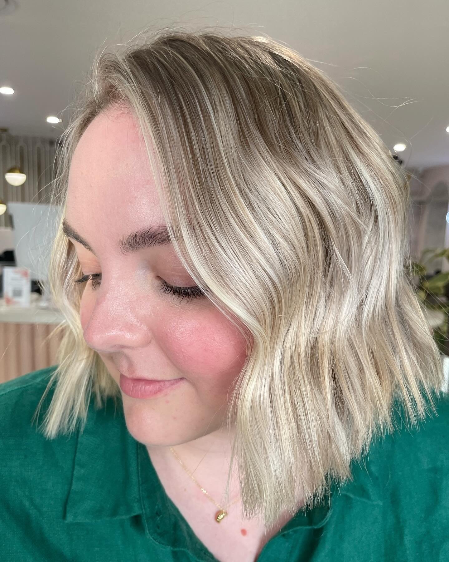 Low maintenance but high impact blondes- we got you!! 

We are well and truly in our bob era 🫶🏻 Our epic stylist Amy took this dull and grown out blonde to a short, bright and light bob! If you are looking for a high impact colour like this -withou