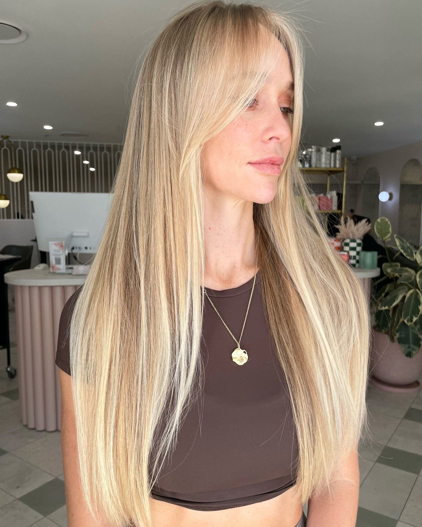 This hair is giving main character energy ✨👸🏼

@haircreationsbypaige 

#goldcoasthair #goldcoasthairstylist #blondehair #blondegoals #goldcoastblondes #brightblonde #hairgoals