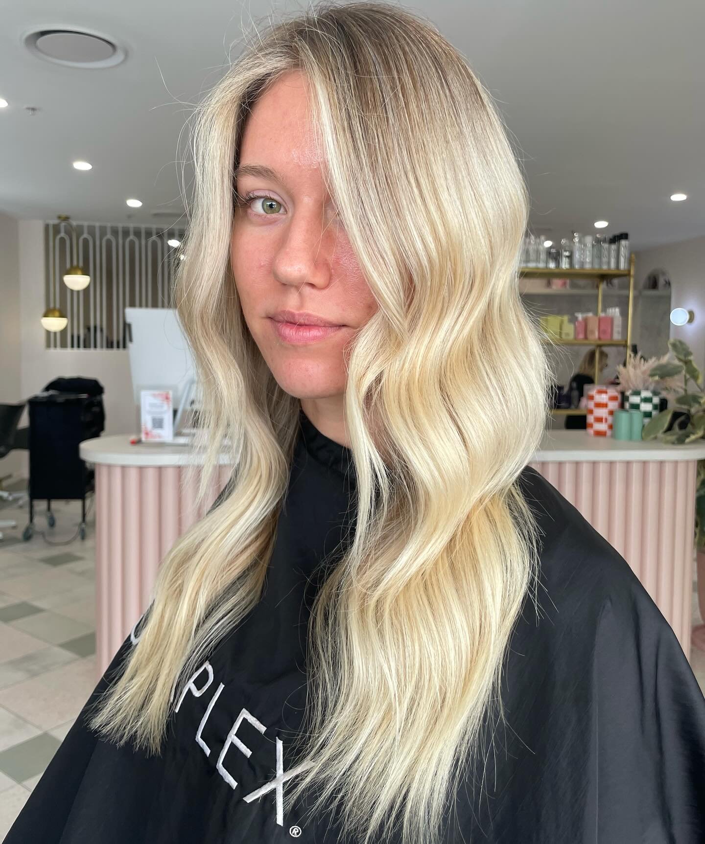 The perfect balance of low maintenance and high impact blonde! This is what we live for 🫶🏻✨

#goldcoastblondes #goldcoasthairstylist #goldcoasthairdresser #goldcoastsalon #hairtransformation #blondehair #brightblonde #livedinblonde #creamyblonde
