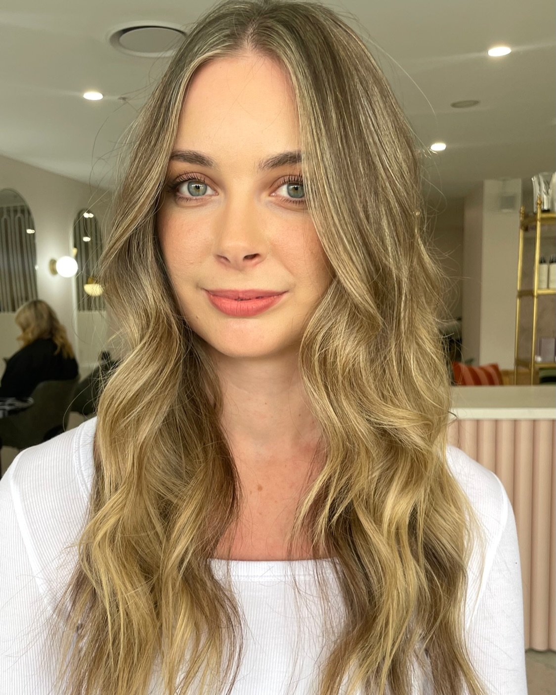 This colour feels like summer 🌞🌞🌞 we can&rsquo;t wait for  summer blondes ✨✨✨

#summerhair #goldcoasthair #goldcoasthairstylist #goldcoasthairdresser #goldcoastsalon #balayage #brondehair