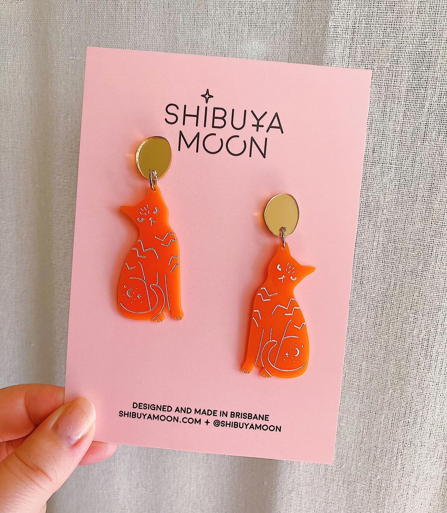 Did I ever show you all the orange cats? ✨🐈✨ I cut them a little while back and don&rsquo;t think they ever made it online 🙈 This pair is off to a lovely customer who happened to enquire if I&rsquo;d ever make the cats in orange 〰️ and I got to say