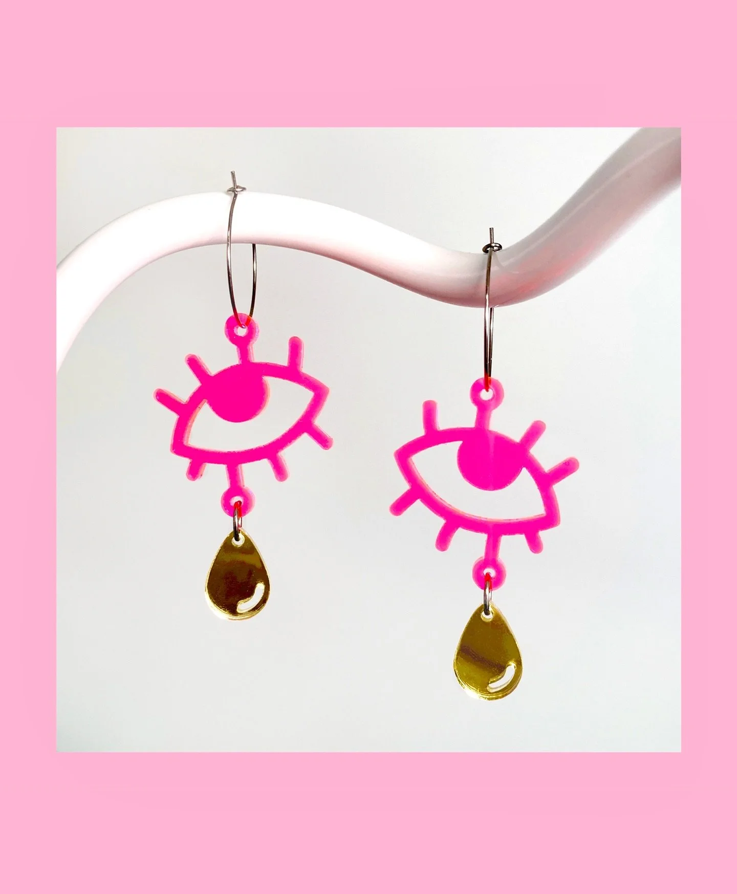 In case you missed it in stories earlier, I just added 2 pairs of neon pink + gold cry babies to the shop.

1 of those 2 pairs was promptly snapped up soon after announcing (thank you!) so now just 1 pair left.

The neon acrylic is so bright + pretty