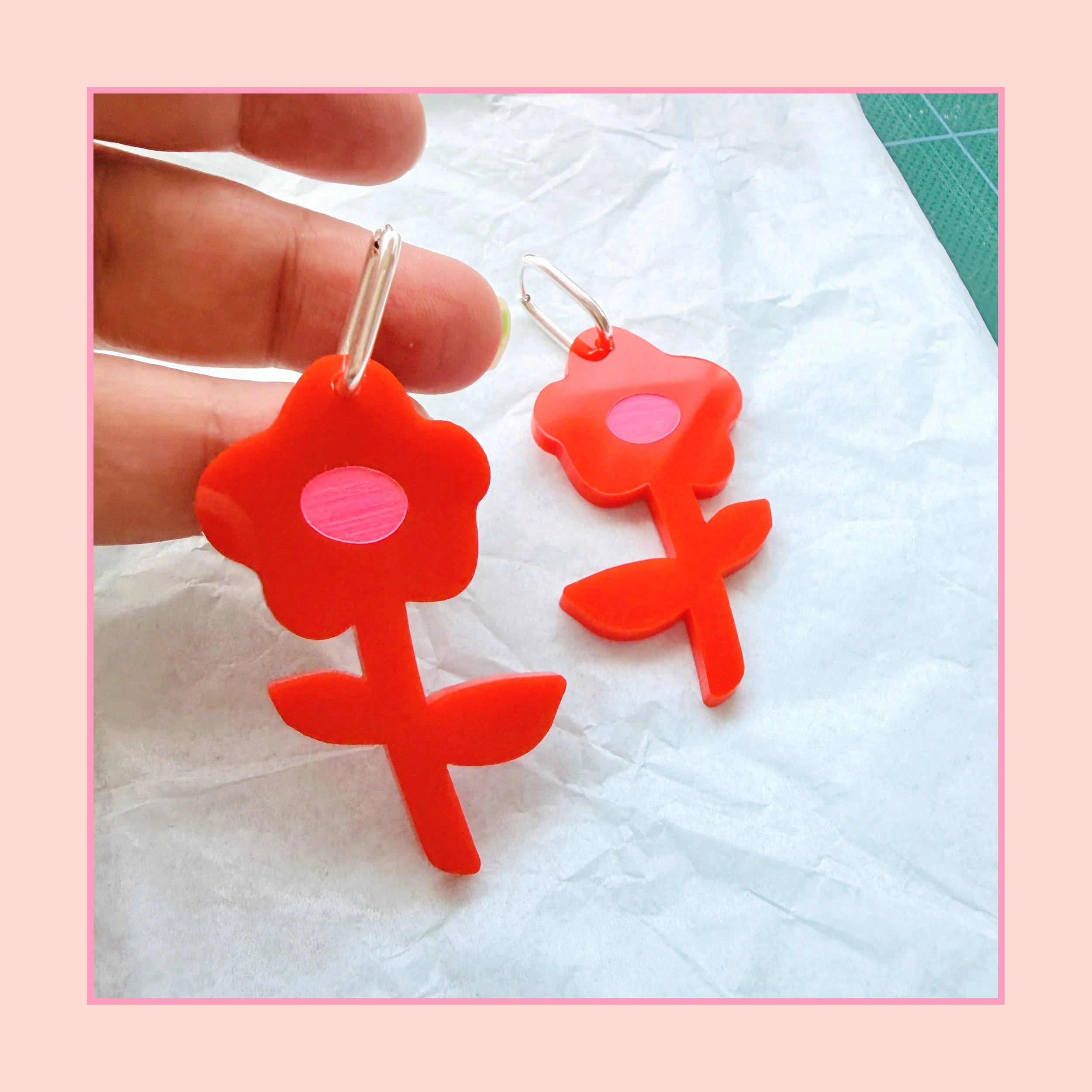flower-power-midi-70sred-handscale.jpg